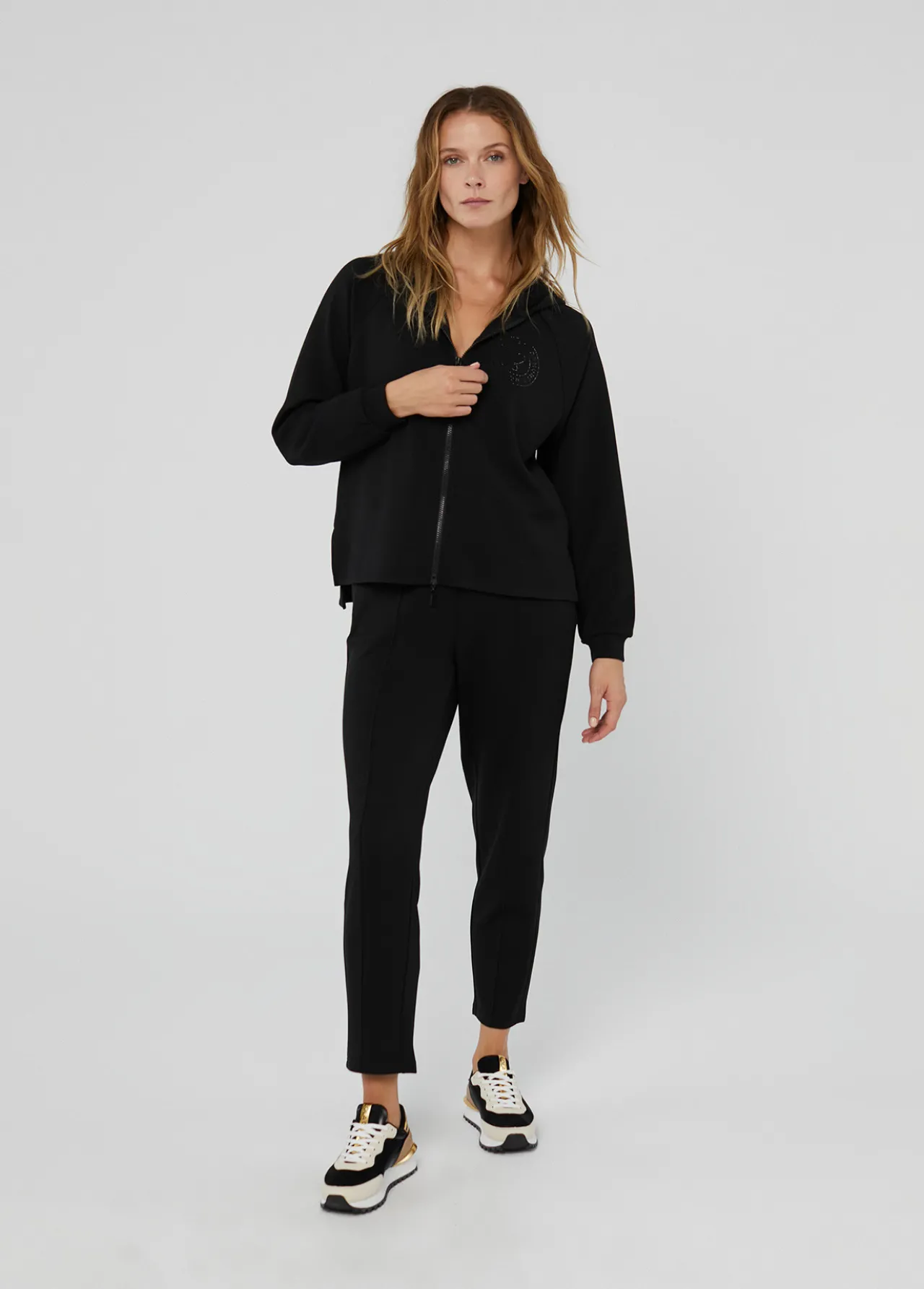 sudadera_con_capucha_3.webp Lola Casademunt Sudaderas<Sudadera con capucha NEGRO