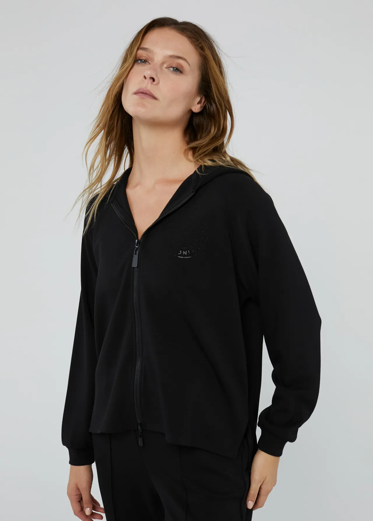 sudadera_con_capucha_5.webp Lola Casademunt Sudaderas<Sudadera con capucha NEGRO