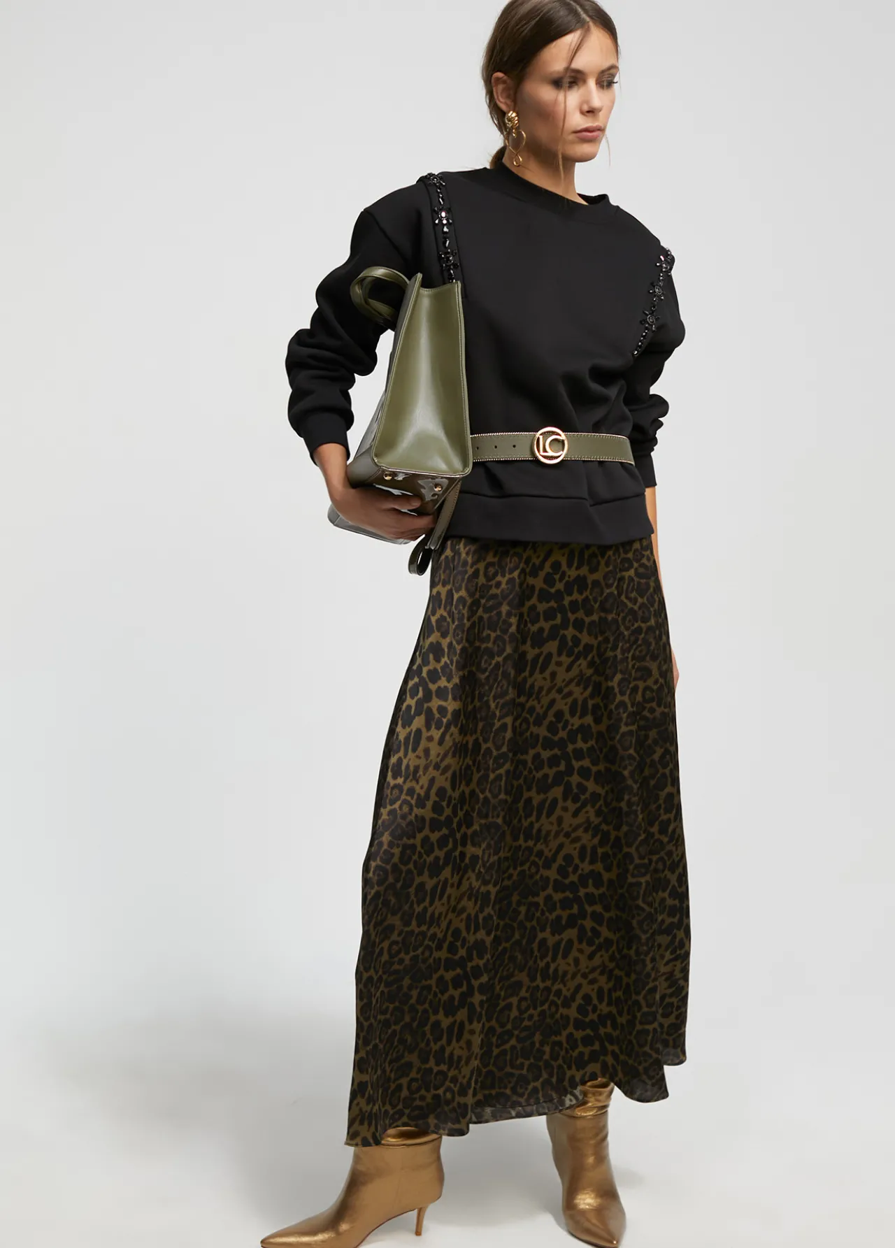 sudadera_con_pedrera_6.webp Lola Casademunt Sudaderas<Sudadera con pedrería NEGRO