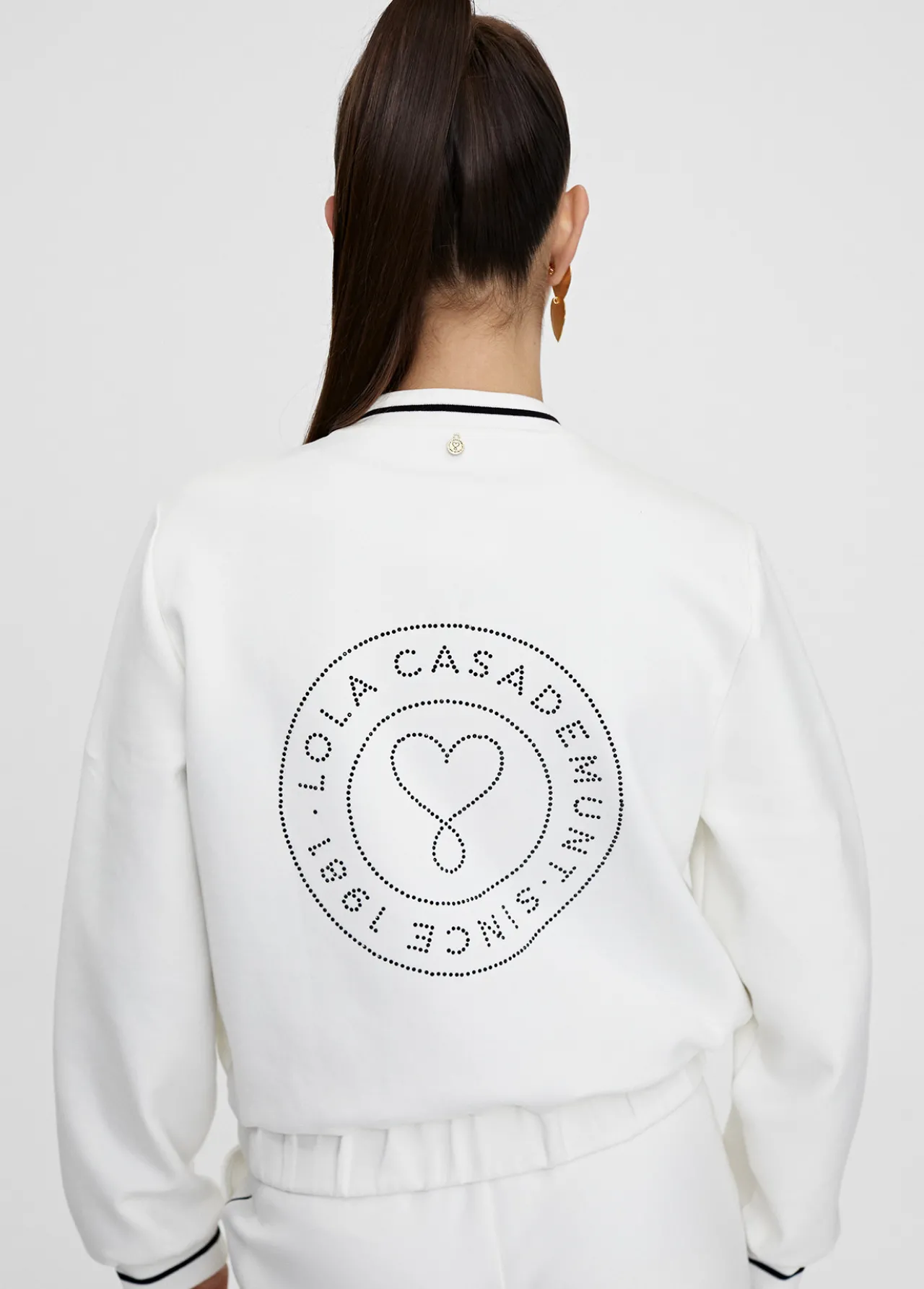 sudadera_cremallera_con_lentejuelas_4.webp Lola Casademunt Chaquetas Y Gabardinas<Sudadera cremallera con lentejuelas CRUDO