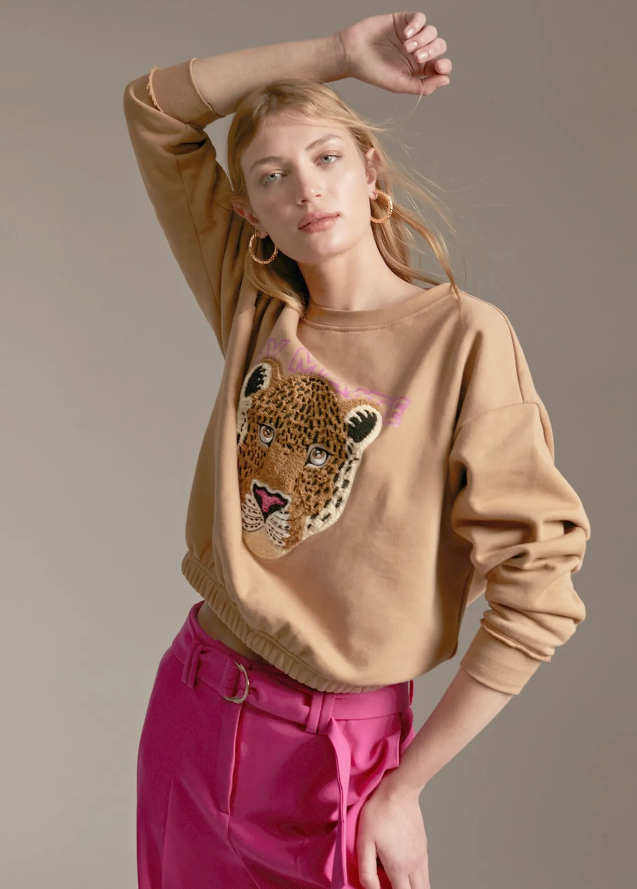 sudadera_tigre_0.webp Lola Casademunt Animal Print | Sudaderas<Sudadera tigre CAMEL