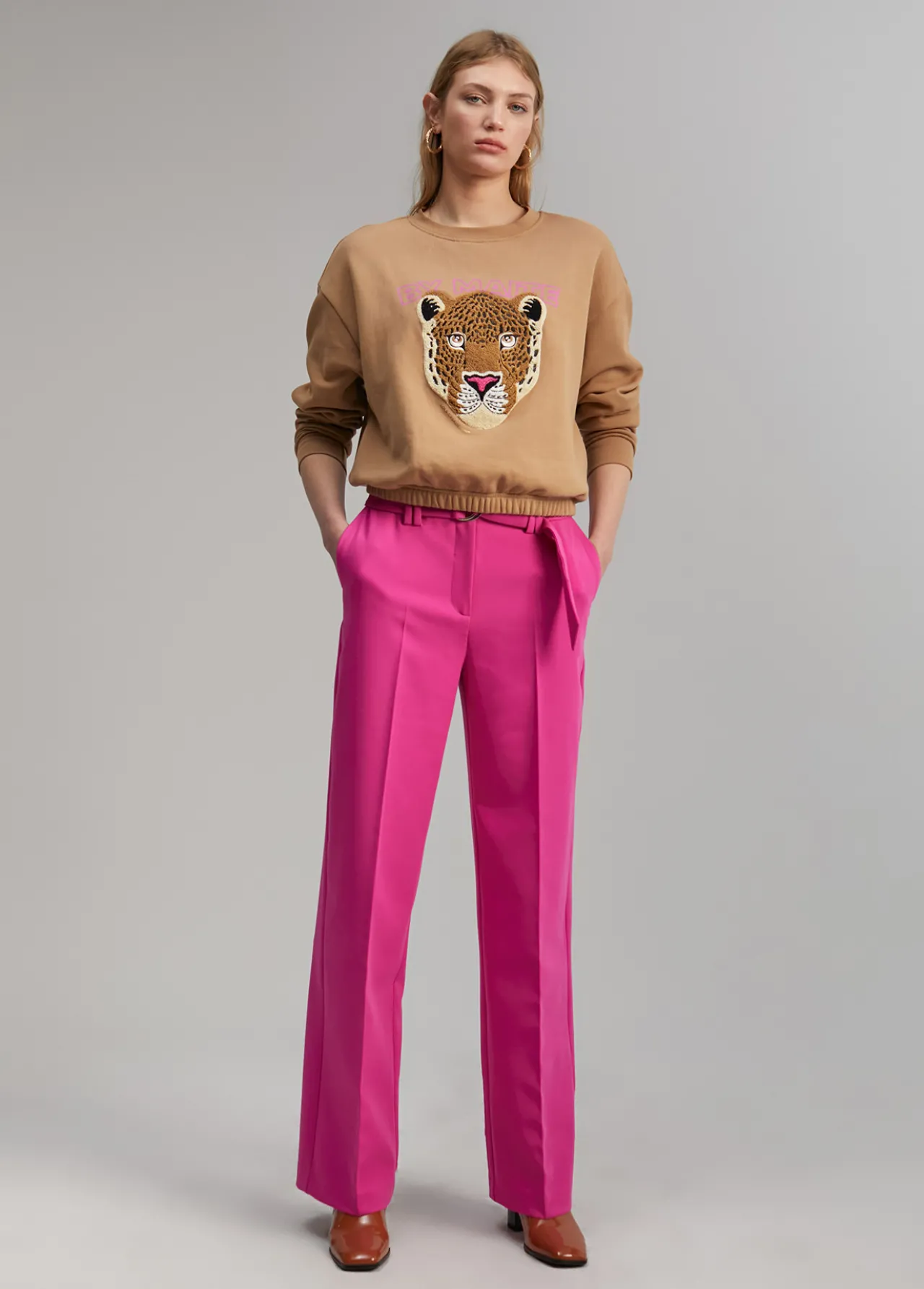 sudadera_tigre_1.webp Lola Casademunt Animal Print | Sudaderas<Sudadera tigre CAMEL