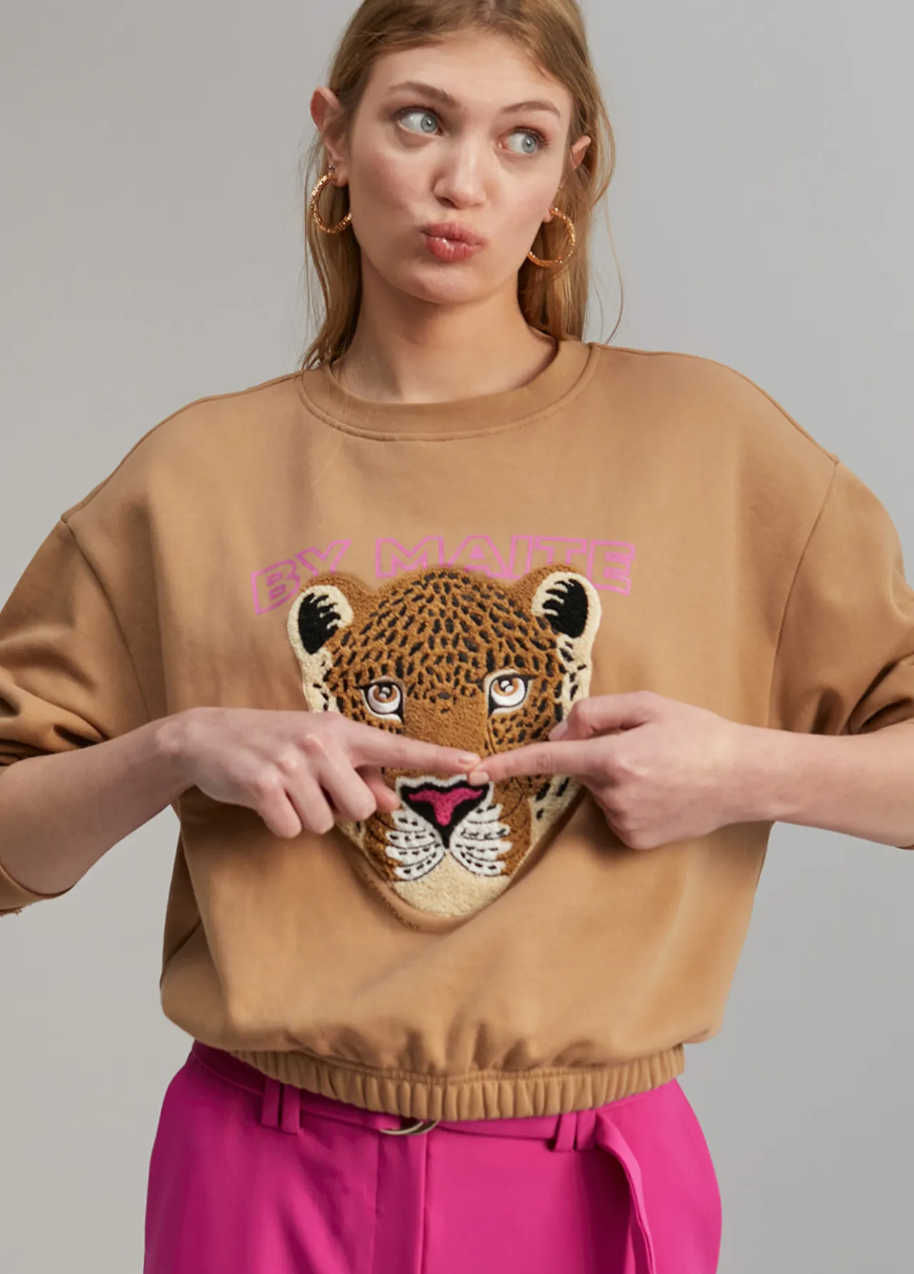 sudadera_tigre_2.webp Lola Casademunt Animal Print | Sudaderas<Sudadera tigre CAMEL