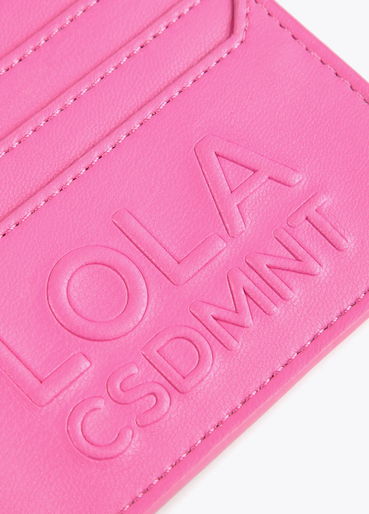 tarjetero_logo_con_relieve_2.webp Lola Casademunt Accesorios | Bolsos<Tarjetero logo con relieve FUCSIA