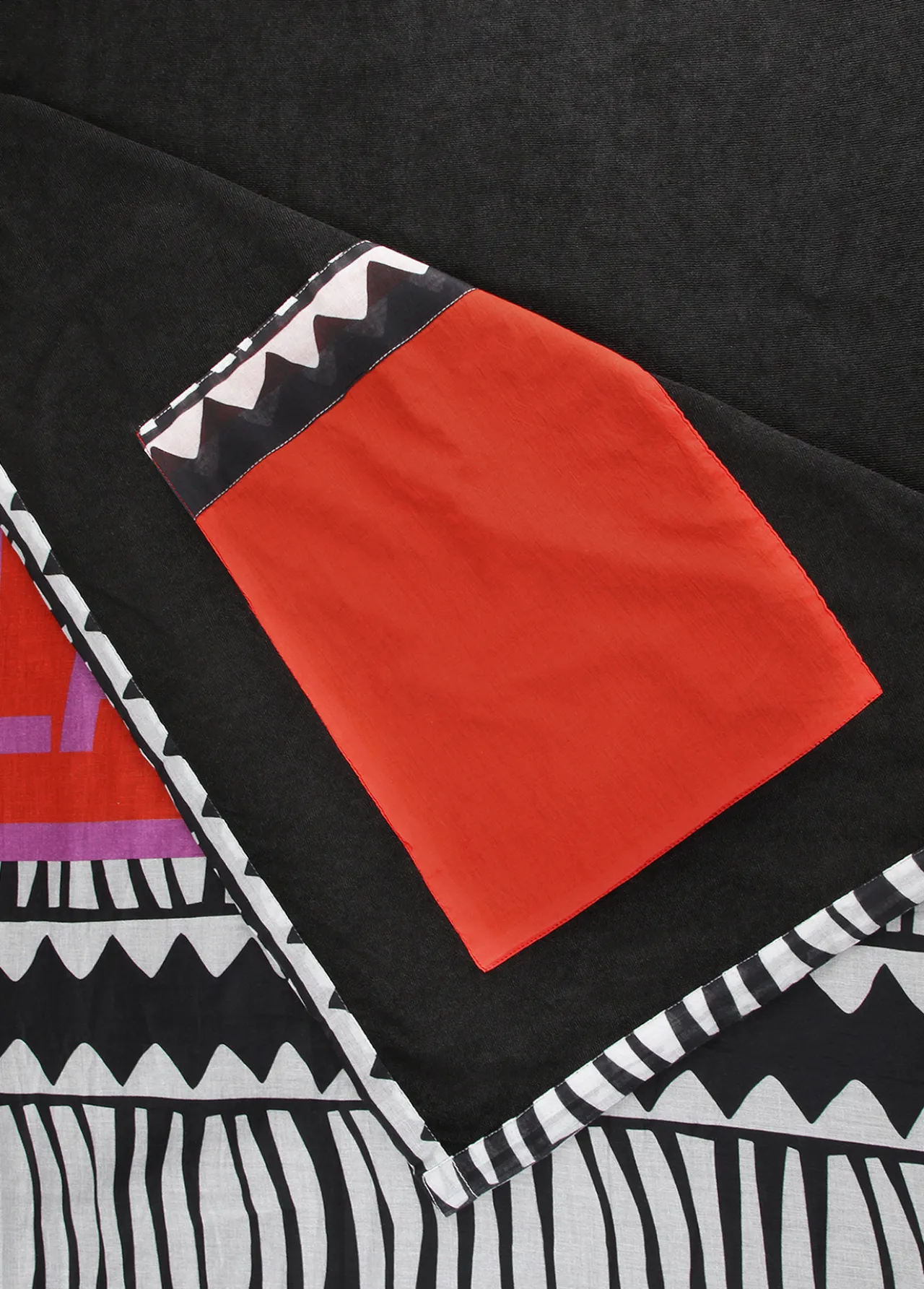 toalla_estampado_africano_1.webp Lola Casademunt Accesorios<Toalla estampado africano NEGRO-BLANCO