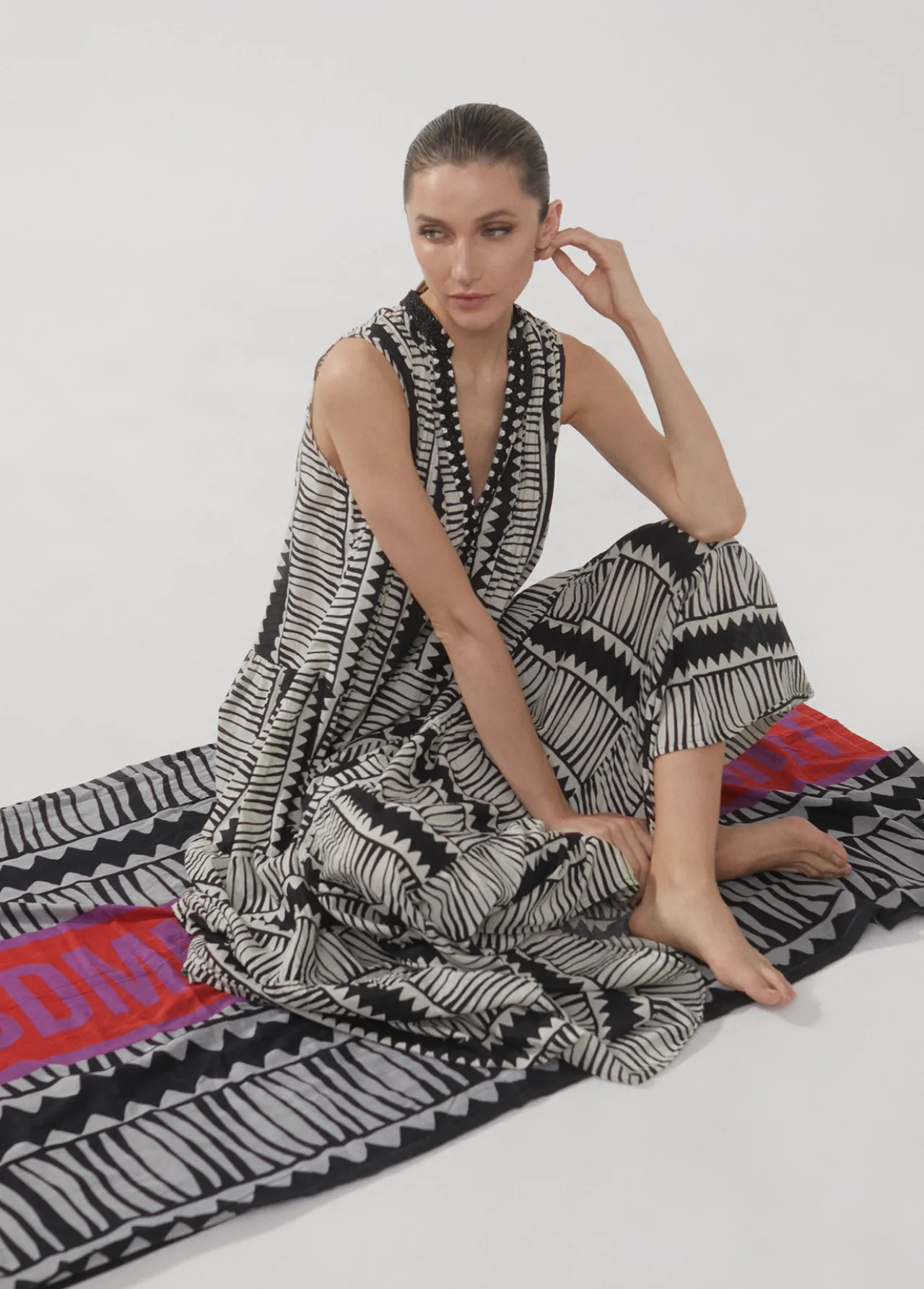 toalla_estampado_africano_6.webp Lola Casademunt Accesorios<Toalla estampado africano NEGRO-BLANCO