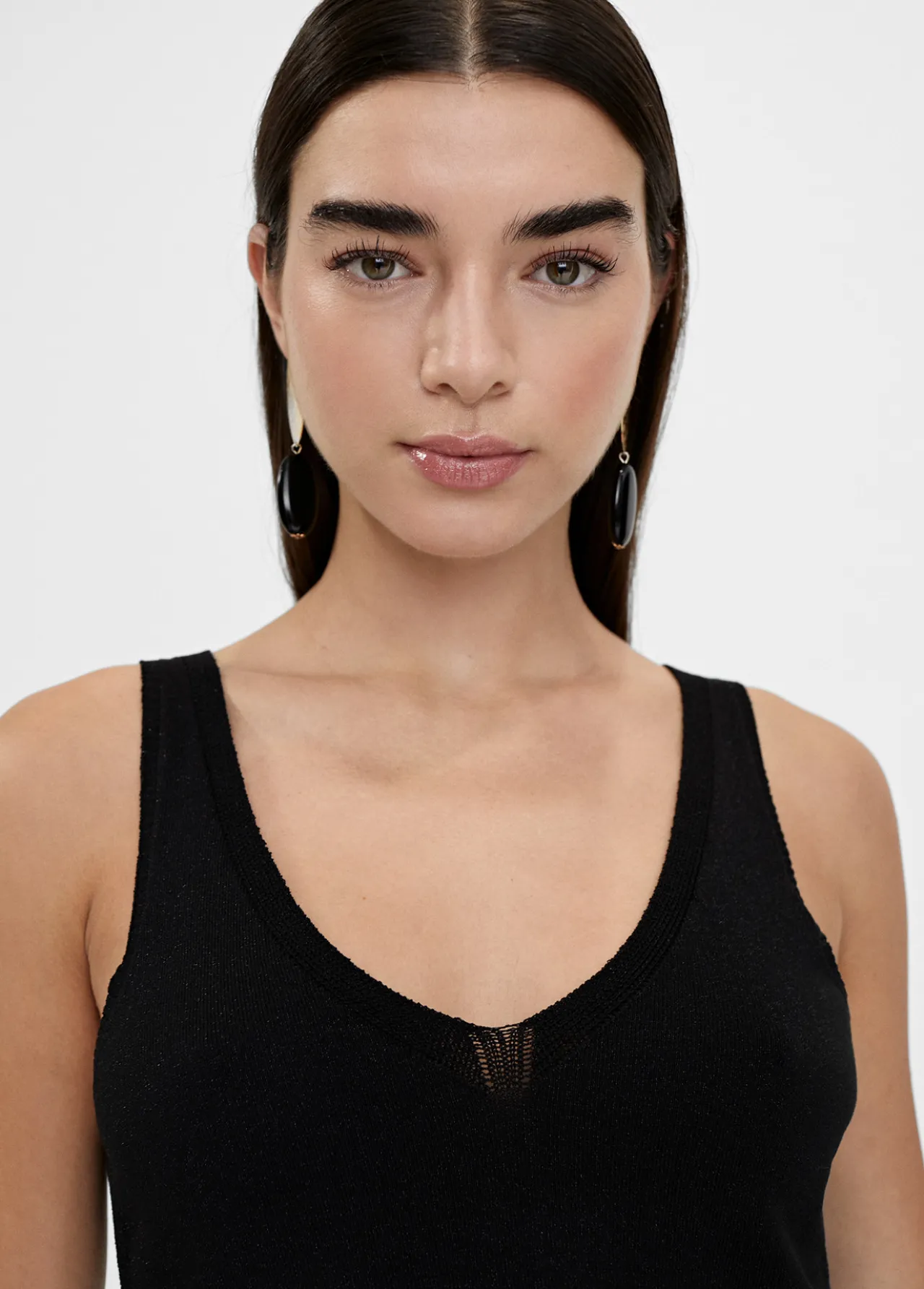 top_basico_de_punto_1.webp Lola Casademunt Camisetas Y Tops<Top basico de punto NEGRO