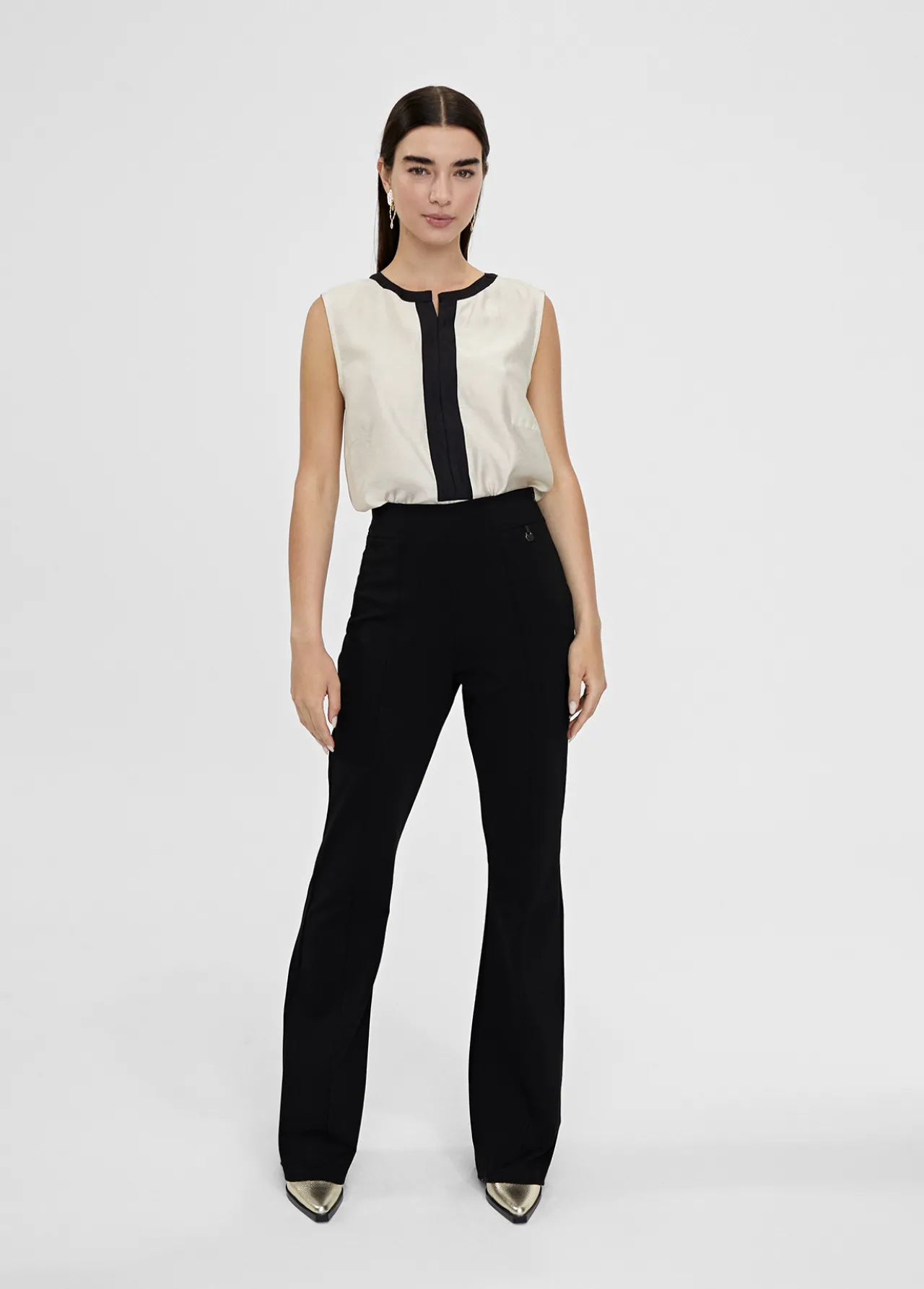 top_bicolor_con_aberturas_2-1.webp Lola Casademunt Camisetas Y Tops | Camisas Y Blusas<Top bicolor con aberturas CRUDO-NEGRO