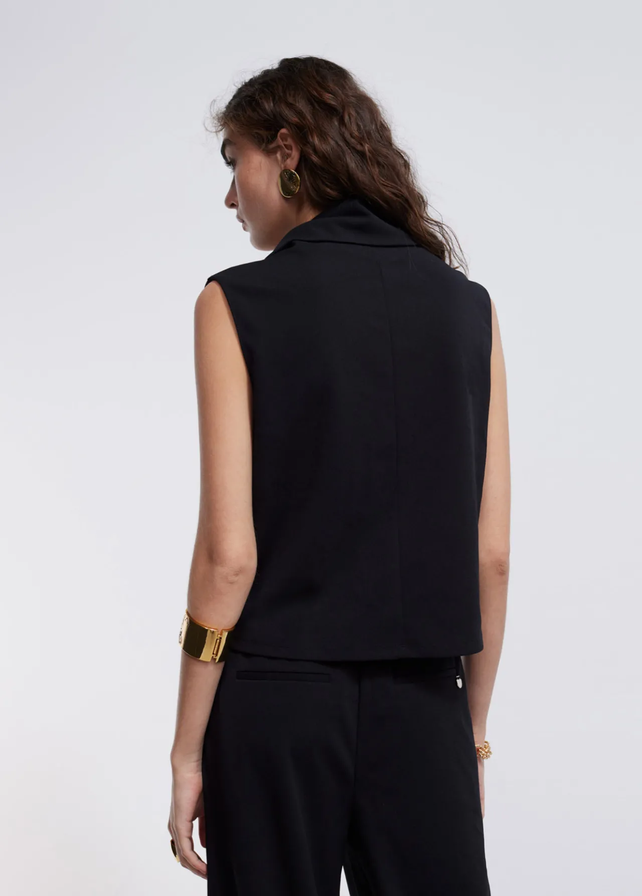 top_cuello_desbocado_4.webp Lola Casademunt Camisetas Y Tops<Top cuello desbocado NEGRO