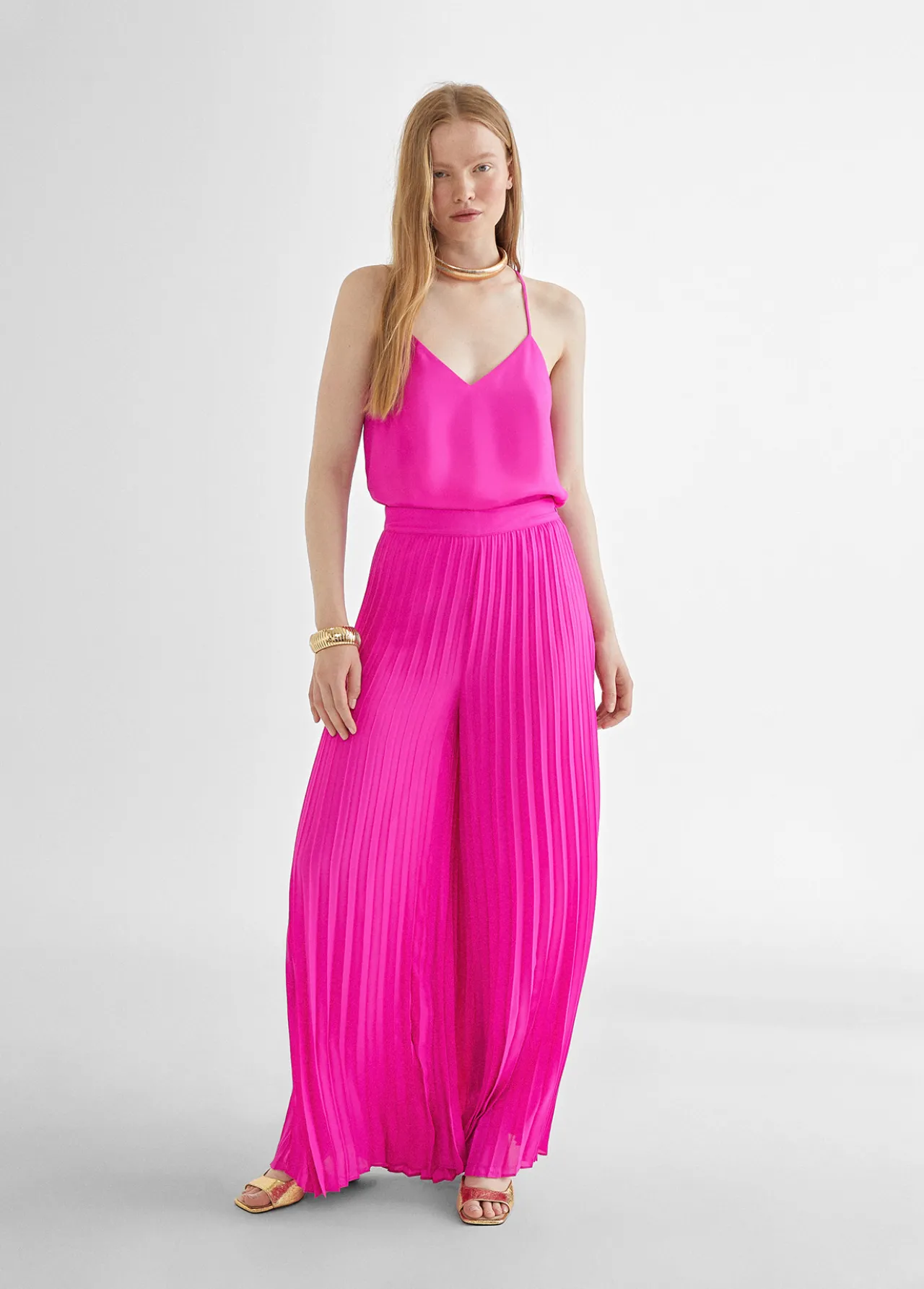 top_escote_pico_4.webp Lola Casademunt Camisetas Y Tops<Top escote pico FUCSIA