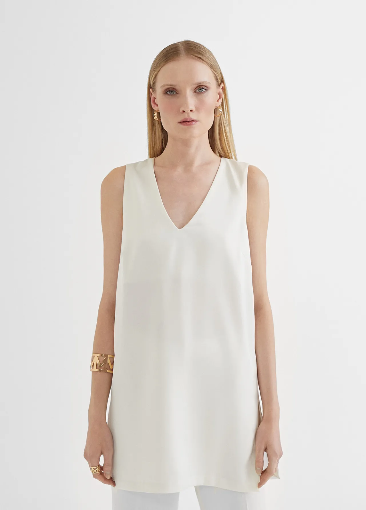 top_largo_con_aberturas_1.webp Lola Casademunt Camisetas Y Tops | Camisas Y Blusas<Top largo con aberturas CRUDO