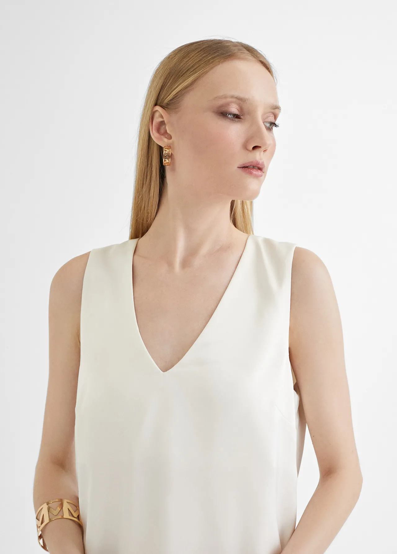 top_largo_con_aberturas_3.webp Lola Casademunt Camisetas Y Tops | Camisas Y Blusas<Top largo con aberturas CRUDO