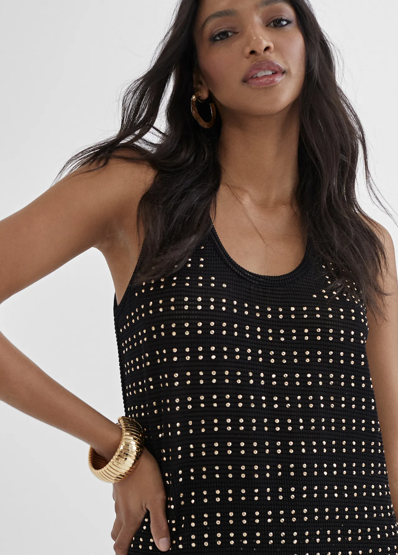 top_largo_con_piezas_metalicas_1.webp Lola Casademunt Camisetas Y Tops<Top largo con piezas metalicas NEGRO