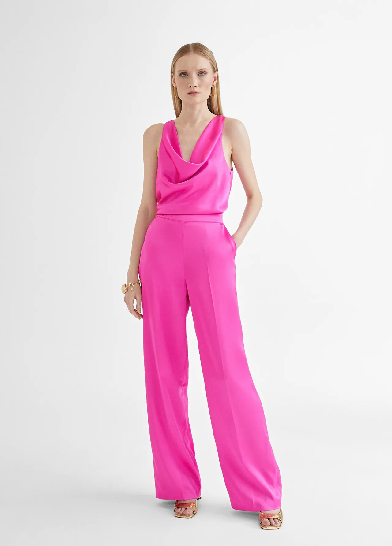 top_satinado_con_drapeado_0-1.webp Lola Casademunt Camisetas Y Tops<Top satinado con drapeado FUCSIA