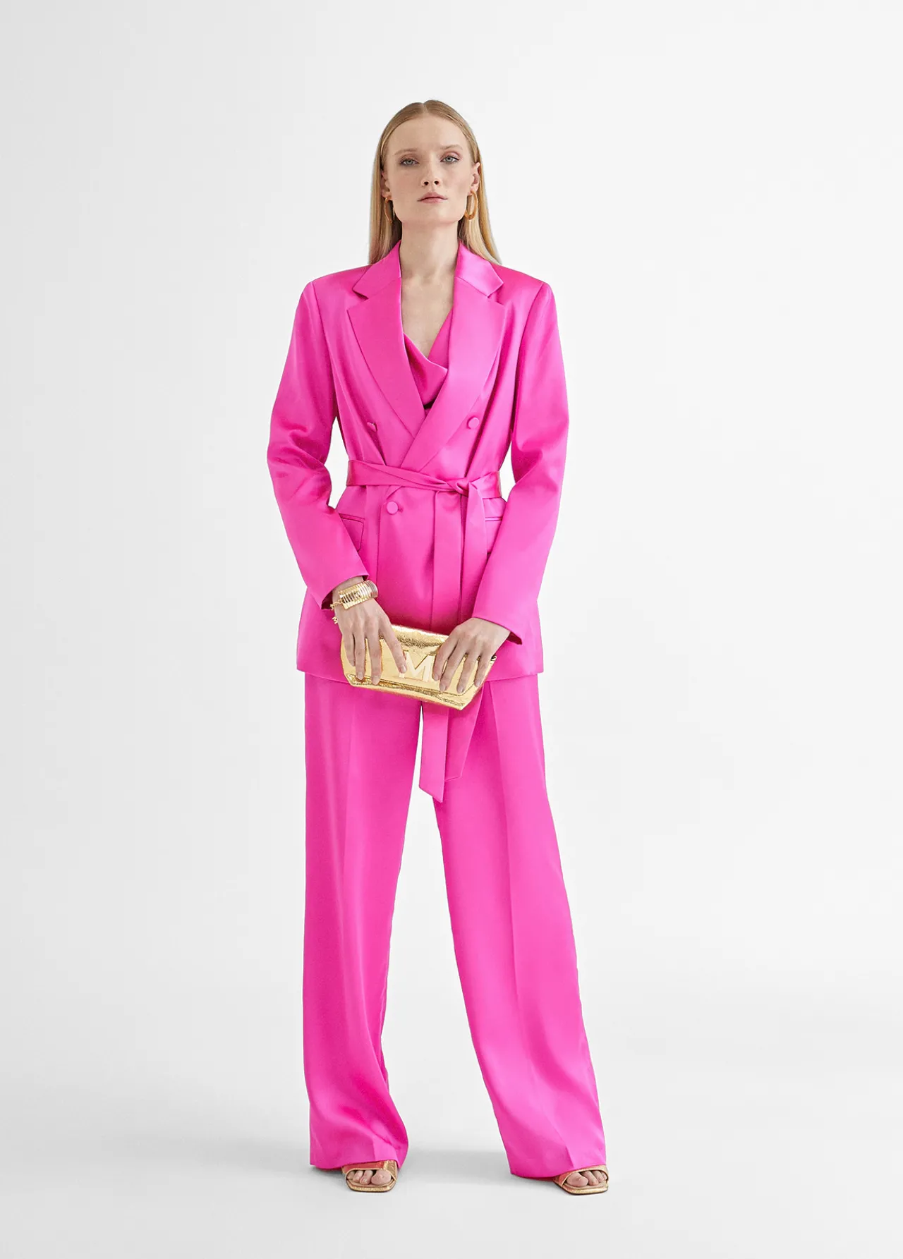 top_satinado_con_drapeado_5.webp Lola Casademunt Camisetas Y Tops<Top satinado con drapeado FUCSIA