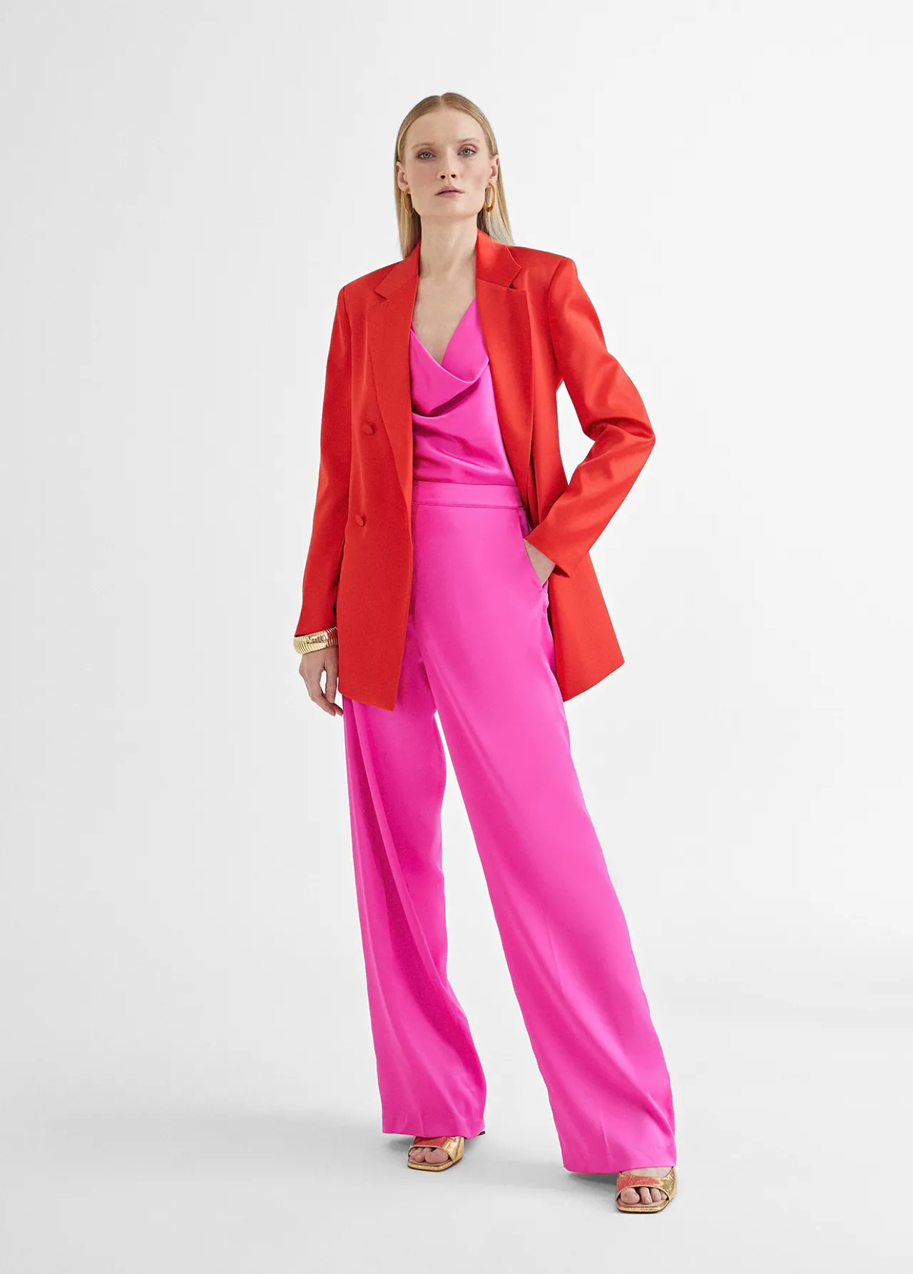 top_satinado_con_drapeado_6.webp Lola Casademunt Camisetas Y Tops<Top satinado con drapeado FUCSIA