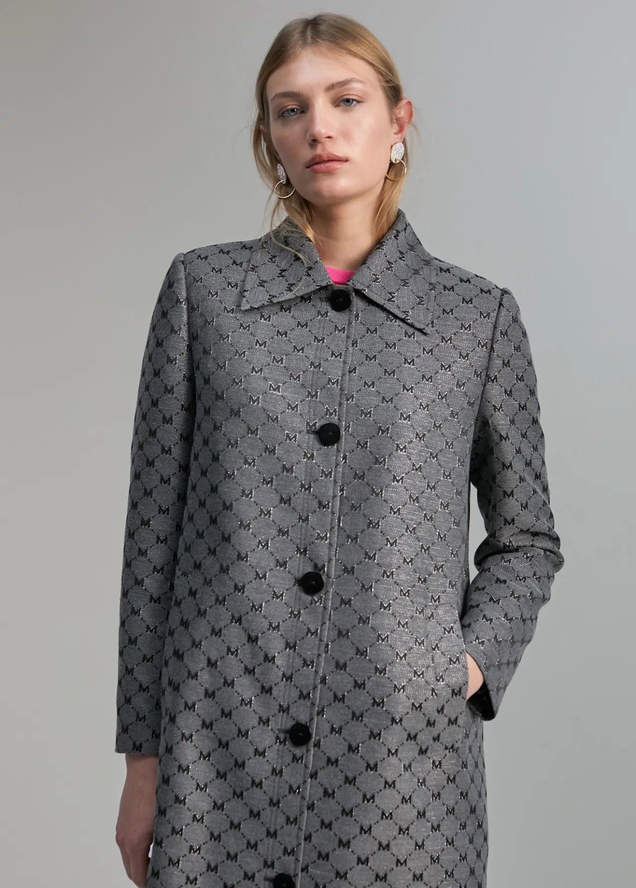 trench_monograma_lrex_1.webp Lola Casademunt Chaquetas Y Gabardinas | Americanas Y Blazers<Trench monograma lúrex GRIS-METAL