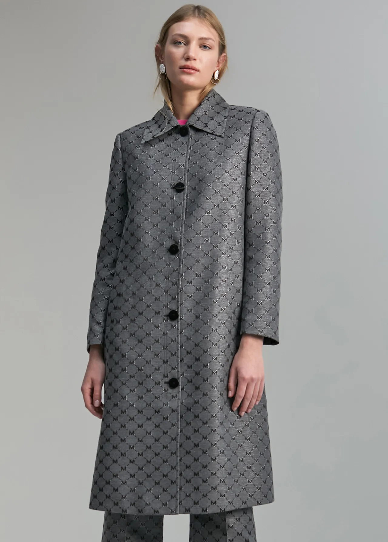 trench_monograma_lrex_2.webp Lola Casademunt Chaquetas Y Gabardinas | Americanas Y Blazers<Trench monograma lúrex GRIS-METAL