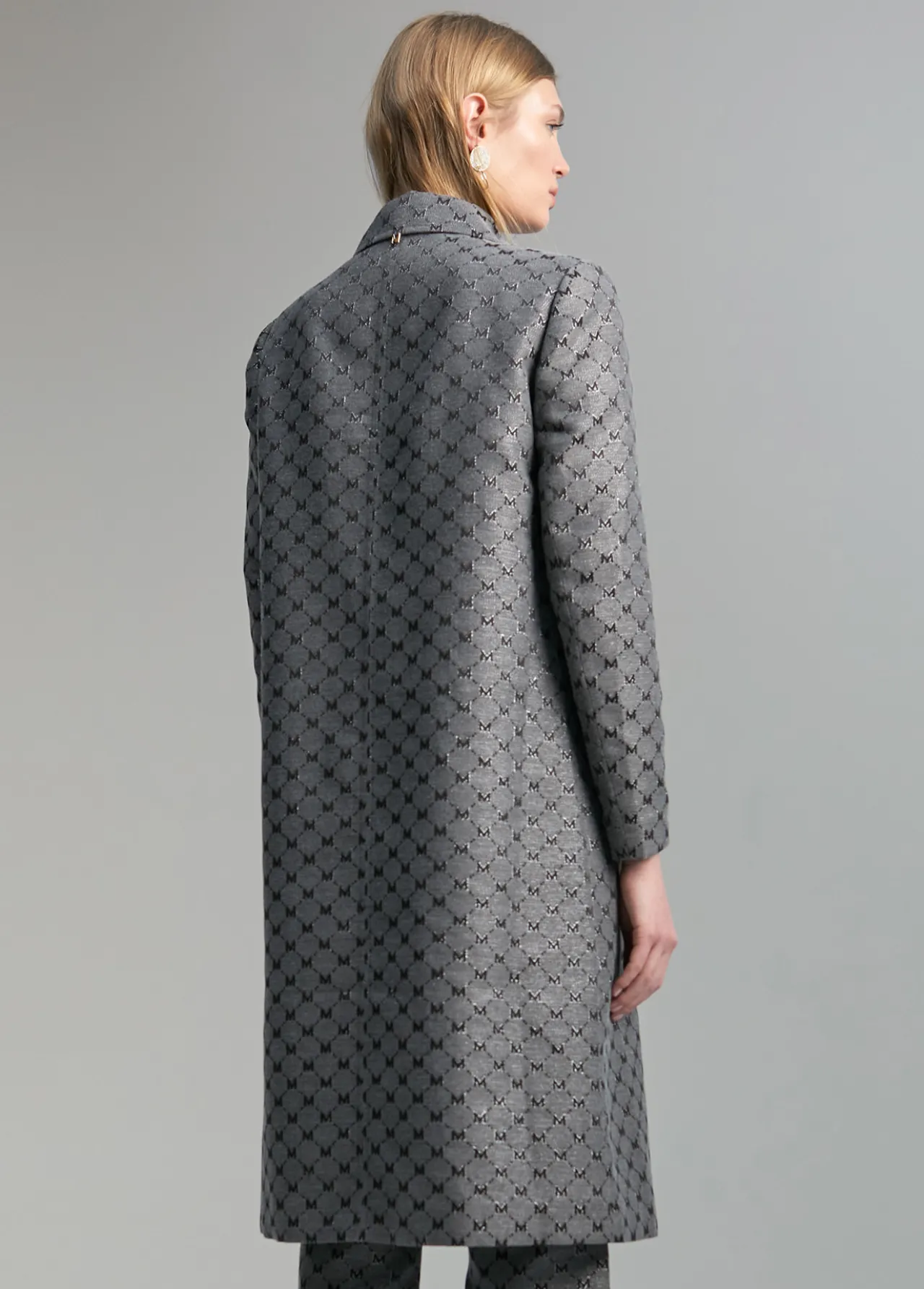 trench_monograma_lrex_4.webp Lola Casademunt Chaquetas Y Gabardinas | Americanas Y Blazers<Trench monograma lúrex GRIS-METAL