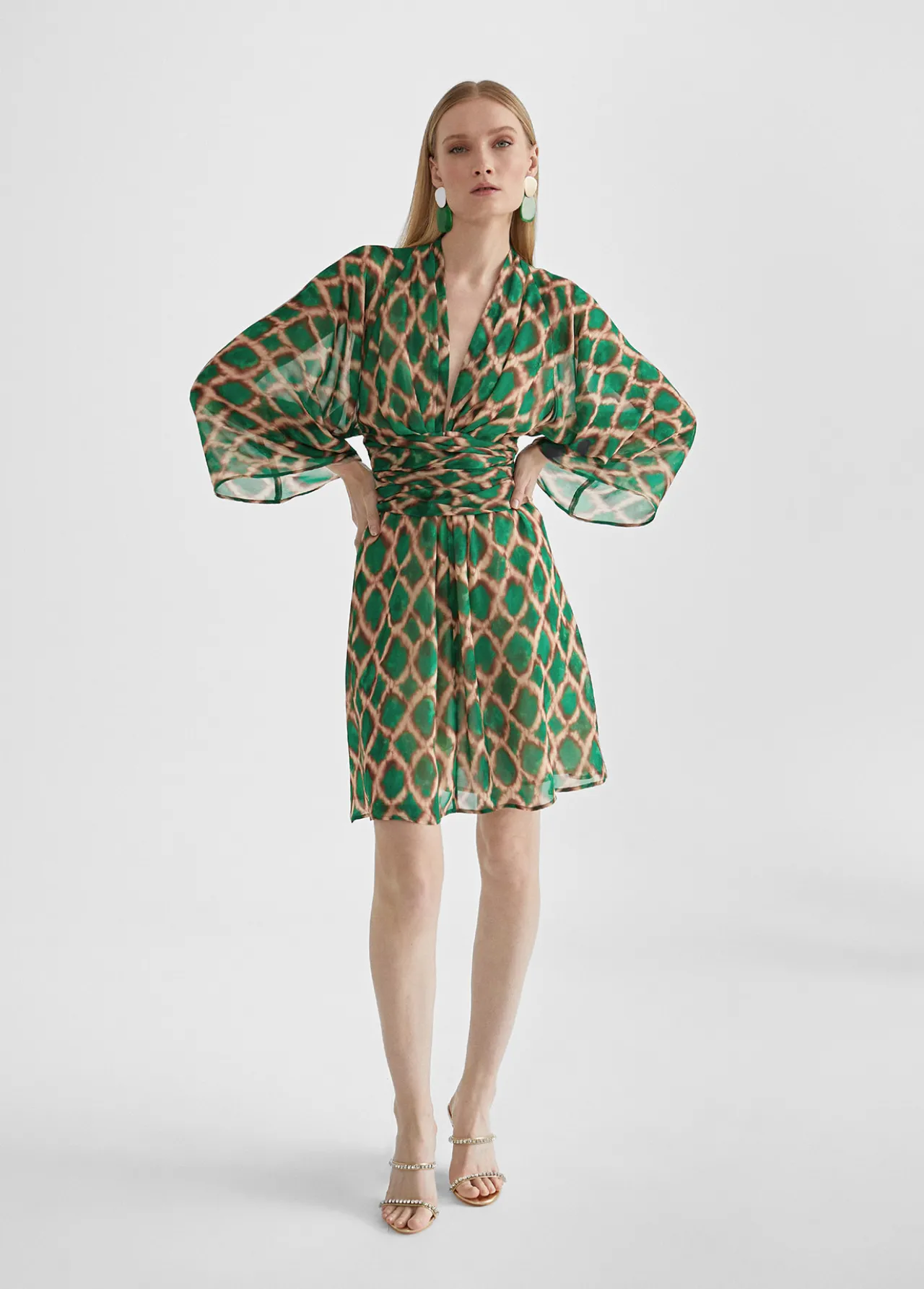 vestido_corto_fluido_estampado_0.webp Lola Casademunt Vestidos Y Faldas<Vestido corto fluido estampado VERDE-MARRON