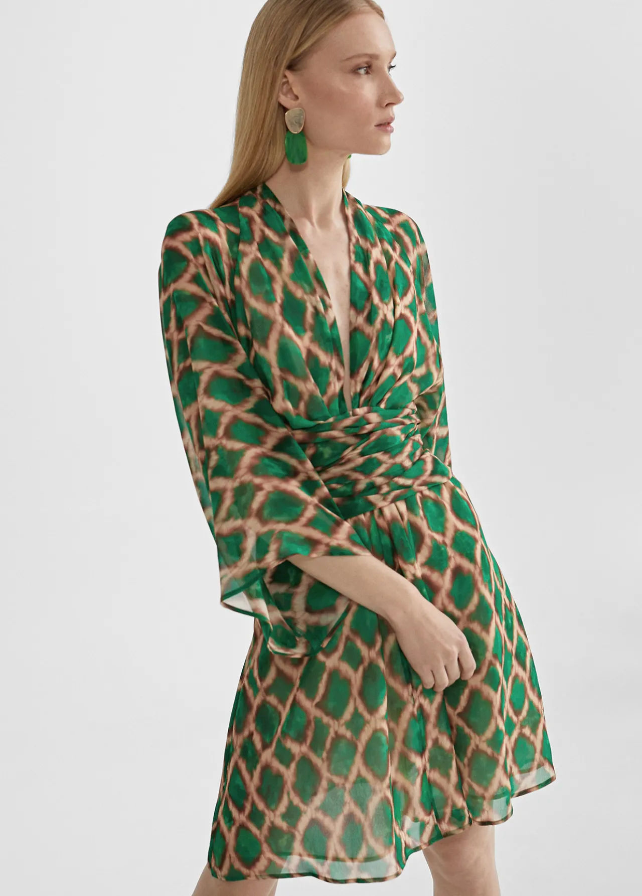 vestido_corto_fluido_estampado_2.webp Lola Casademunt Vestidos Y Faldas<Vestido corto fluido estampado VERDE-MARRON