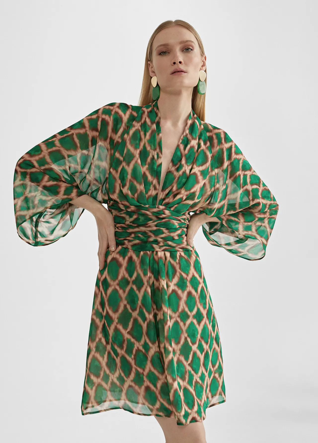 vestido_corto_fluido_estampado_6.webp Lola Casademunt Vestidos Y Faldas<Vestido corto fluido estampado VERDE-MARRON