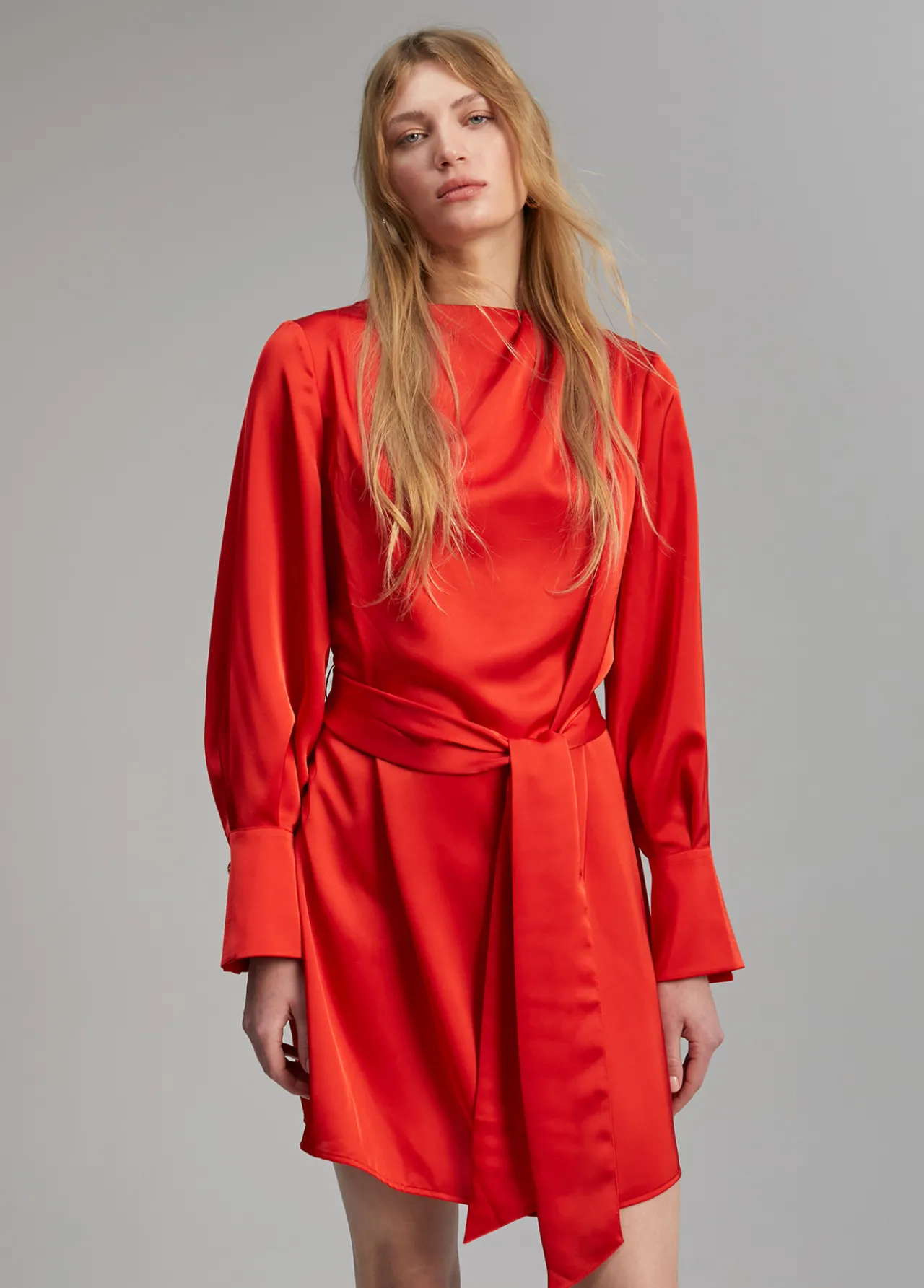 vestido_corto_satinado_4.webp Lola Casademunt Vestidos Y Faldas<Vestido corto satinado ROJO