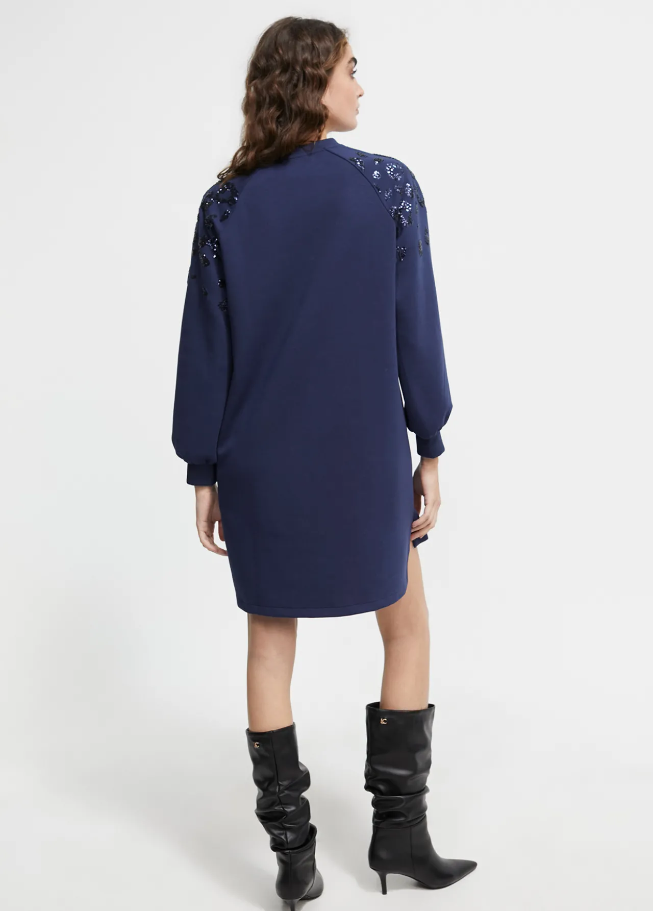 vestido_detalle_lentejuelas_3.webp Lola Casademunt Vestidos Y Faldas<Vestido detalle lentejuelas AZULNOCHE