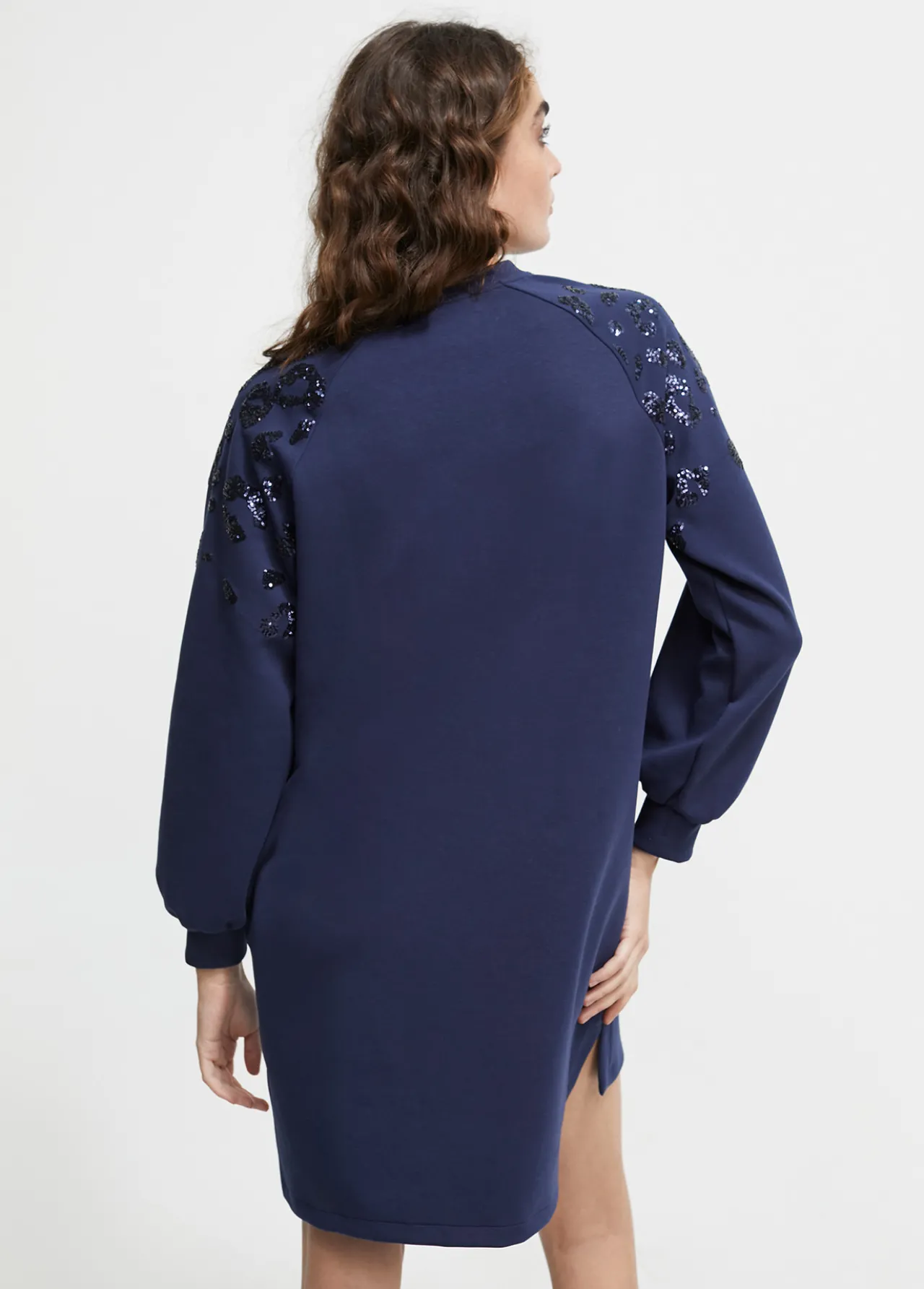 vestido_detalle_lentejuelas_4.webp Lola Casademunt Vestidos Y Faldas<Vestido detalle lentejuelas AZULNOCHE