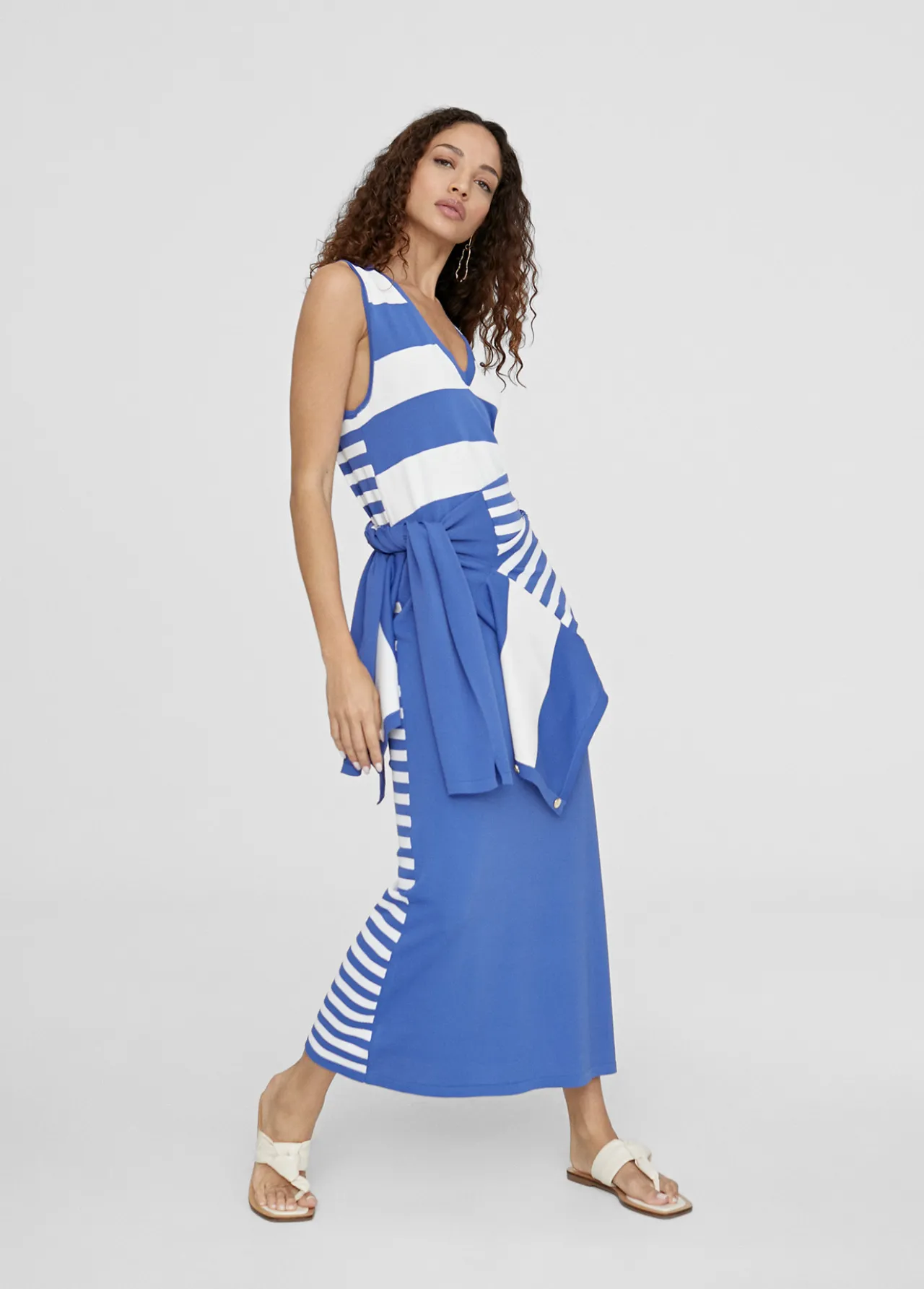 vestido_largo_de_punto_0.webp Lola Casademunt Vestidos Y Faldas<Vestido largo de punto AZUL-BLANCO