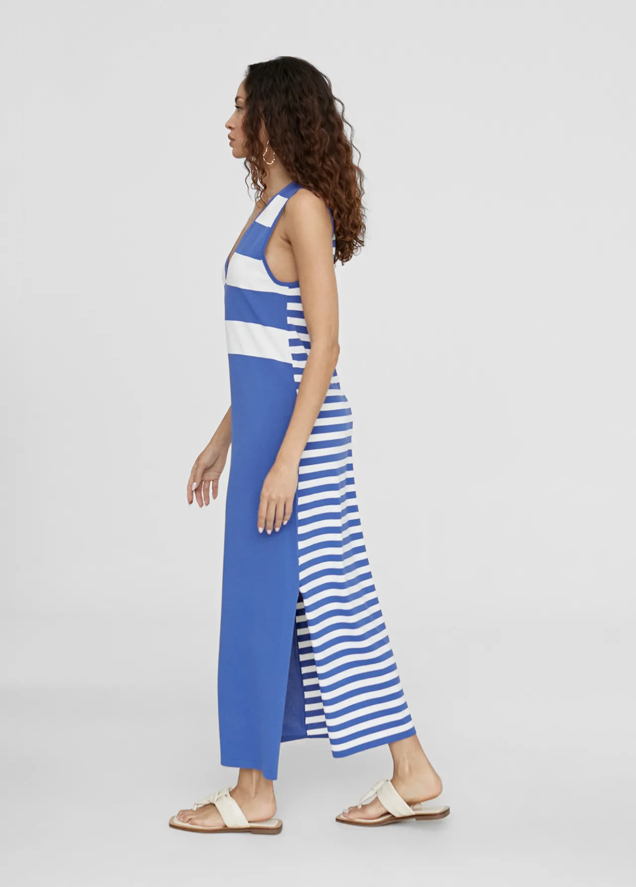 vestido_largo_de_punto_1.webp Lola Casademunt Vestidos Y Faldas<Vestido largo de punto AZUL-BLANCO