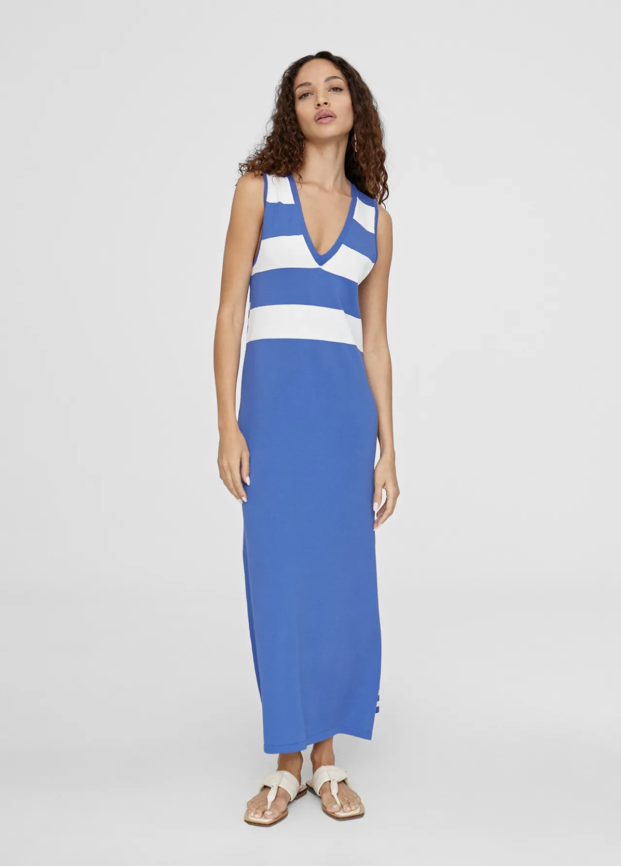 vestido_largo_de_punto_3.webp Lola Casademunt Vestidos Y Faldas<Vestido largo de punto AZUL-BLANCO