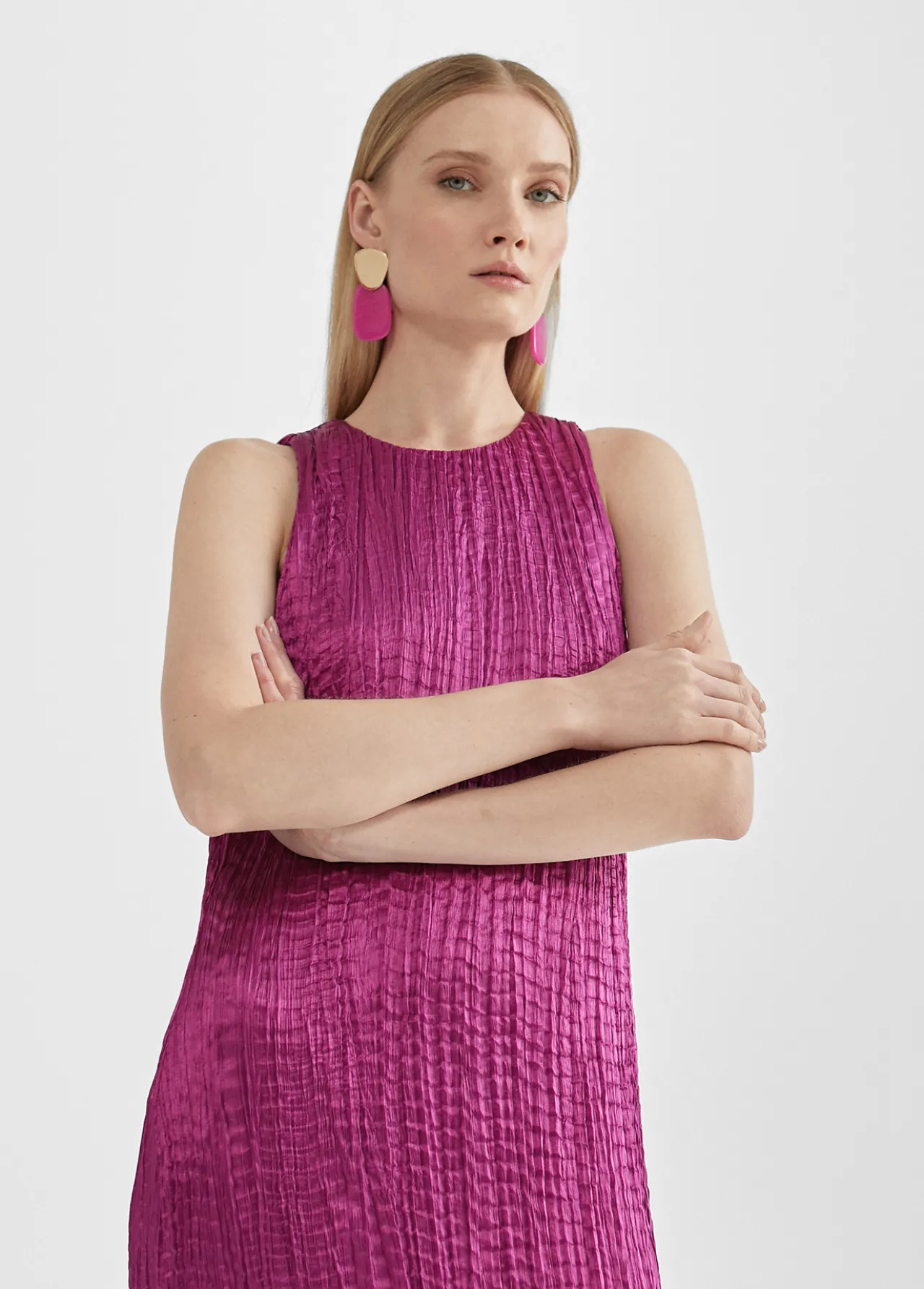 vestido_largo_efecto_plisado_3.webp Lola Casademunt Vestidos Y Faldas<Vestido largo efecto plisado MAGENTA