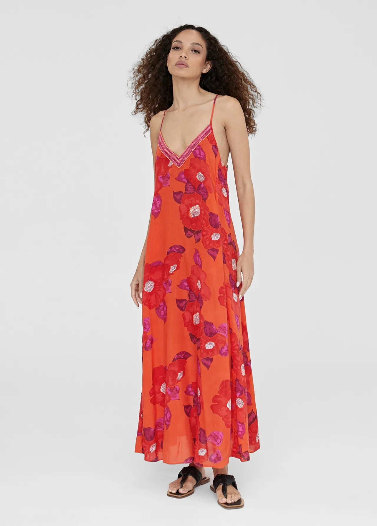 vestido_largo_estampado_floral_4.webp Lola Casademunt Vestidos Y Faldas | Baño<Vestido largo estampado floral ROJO-ROSA