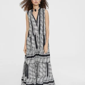 Lola Casademunt Baño<Vestido largo estampado étnico NEGRO-BLANCO