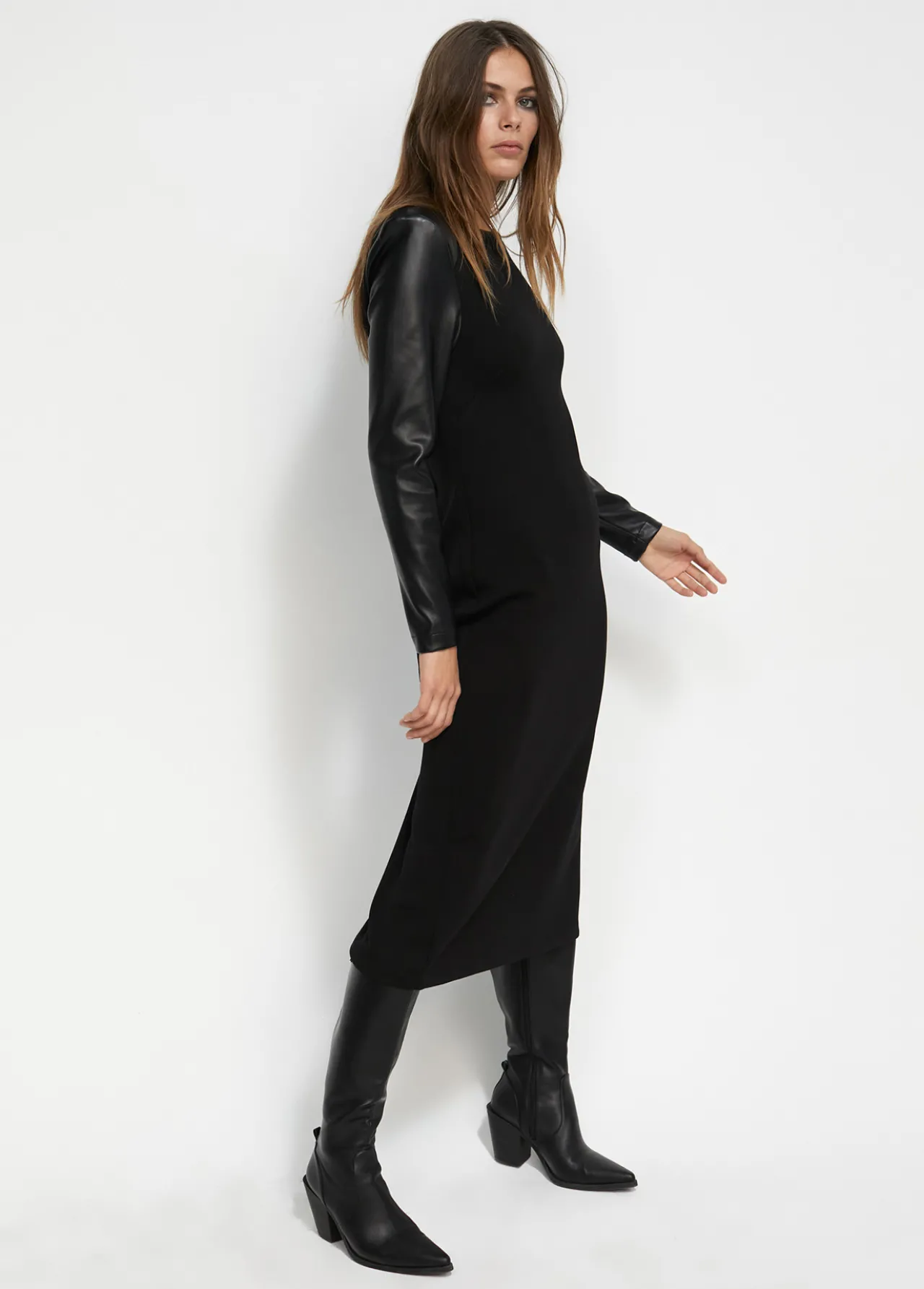 vestido_midi_de_punto_roma_3.webp Lola Casademunt Vestidos Y Faldas<Vestido midi de punto roma NEGRO