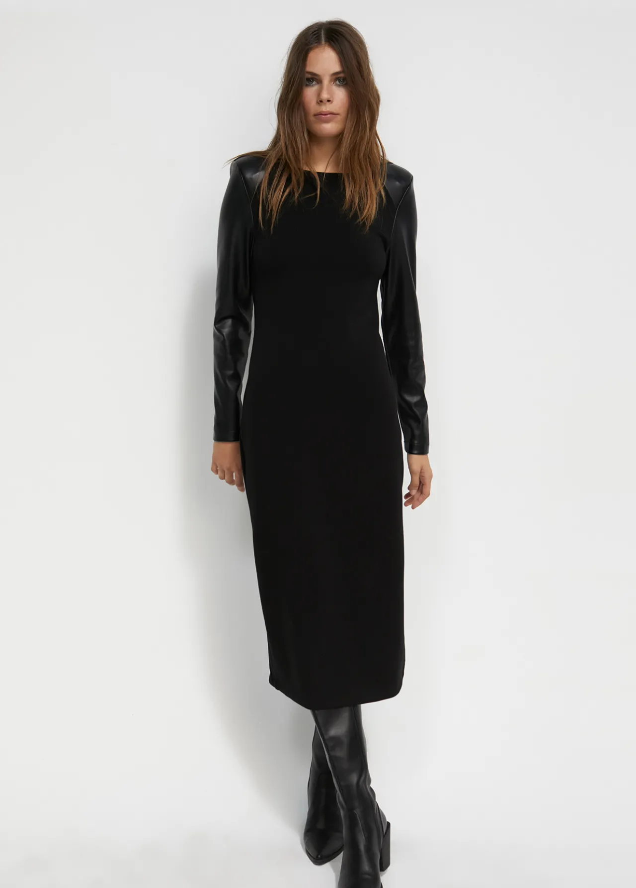 vestido_midi_de_punto_roma_4.webp Lola Casademunt Vestidos Y Faldas<Vestido midi de punto roma NEGRO