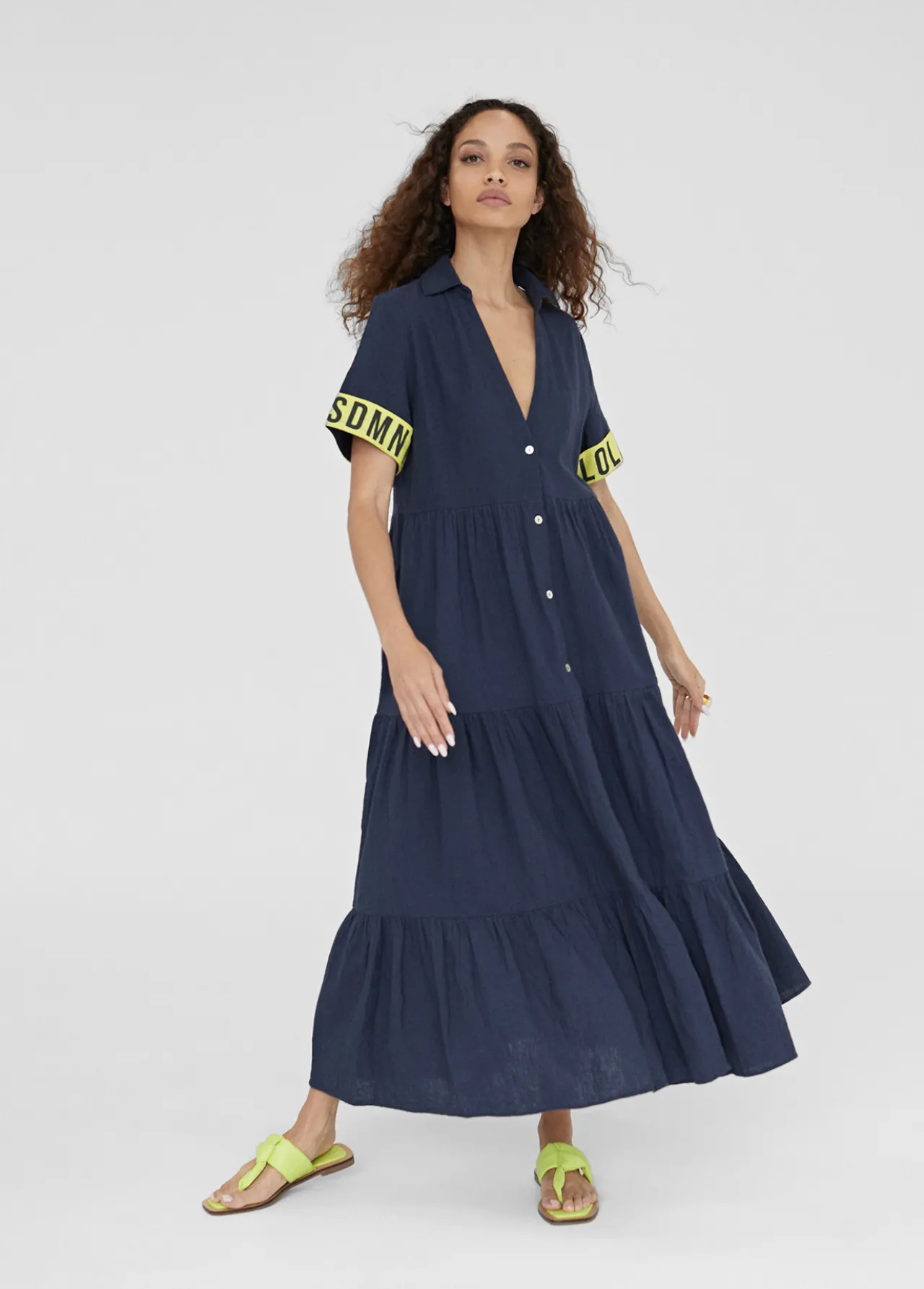 vestido_midi_de_volantes_0.webp Lola Casademunt Vestidos Y Faldas | Baño<Vestido midi de volantes NAVY