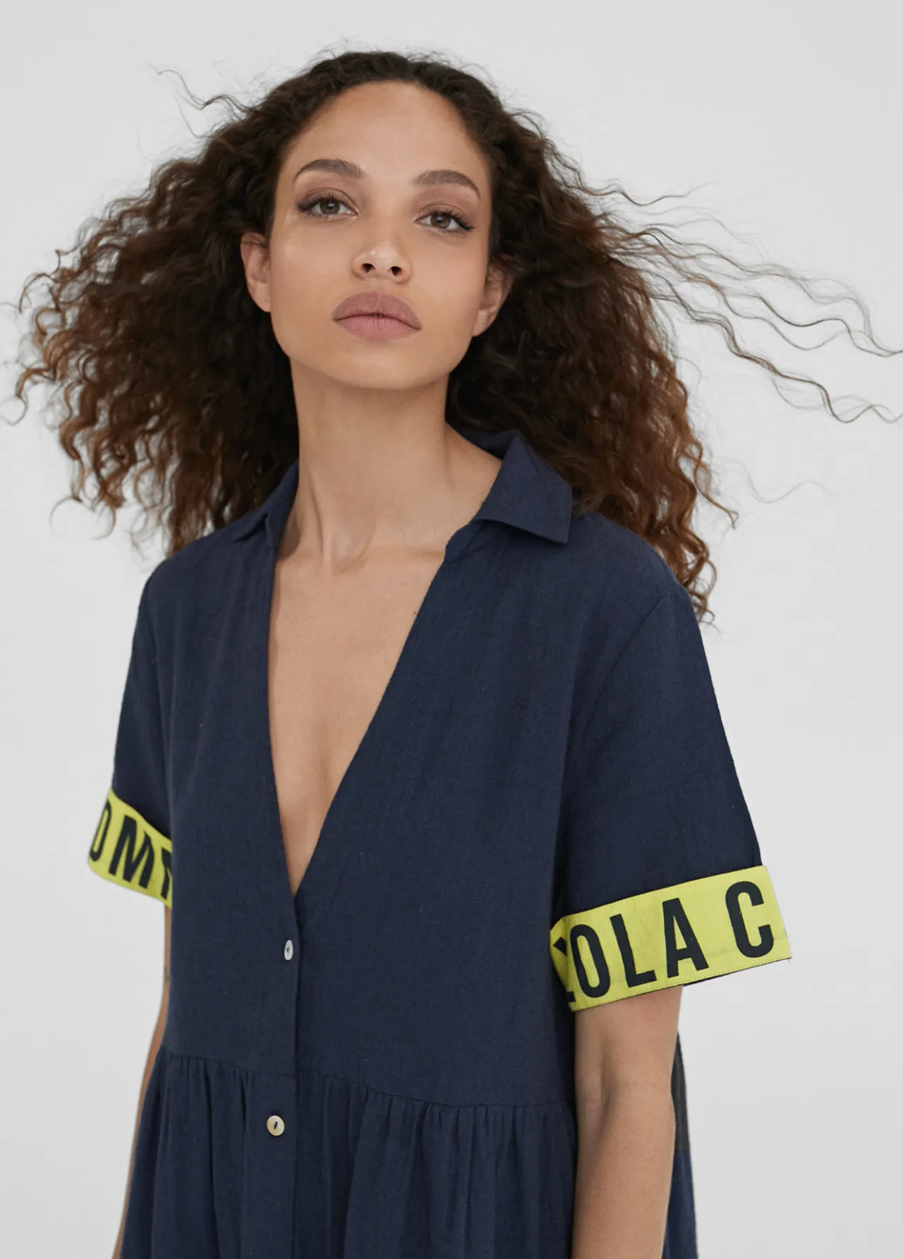 vestido_midi_de_volantes_4.webp Lola Casademunt Vestidos Y Faldas | Baño<Vestido midi de volantes NAVY