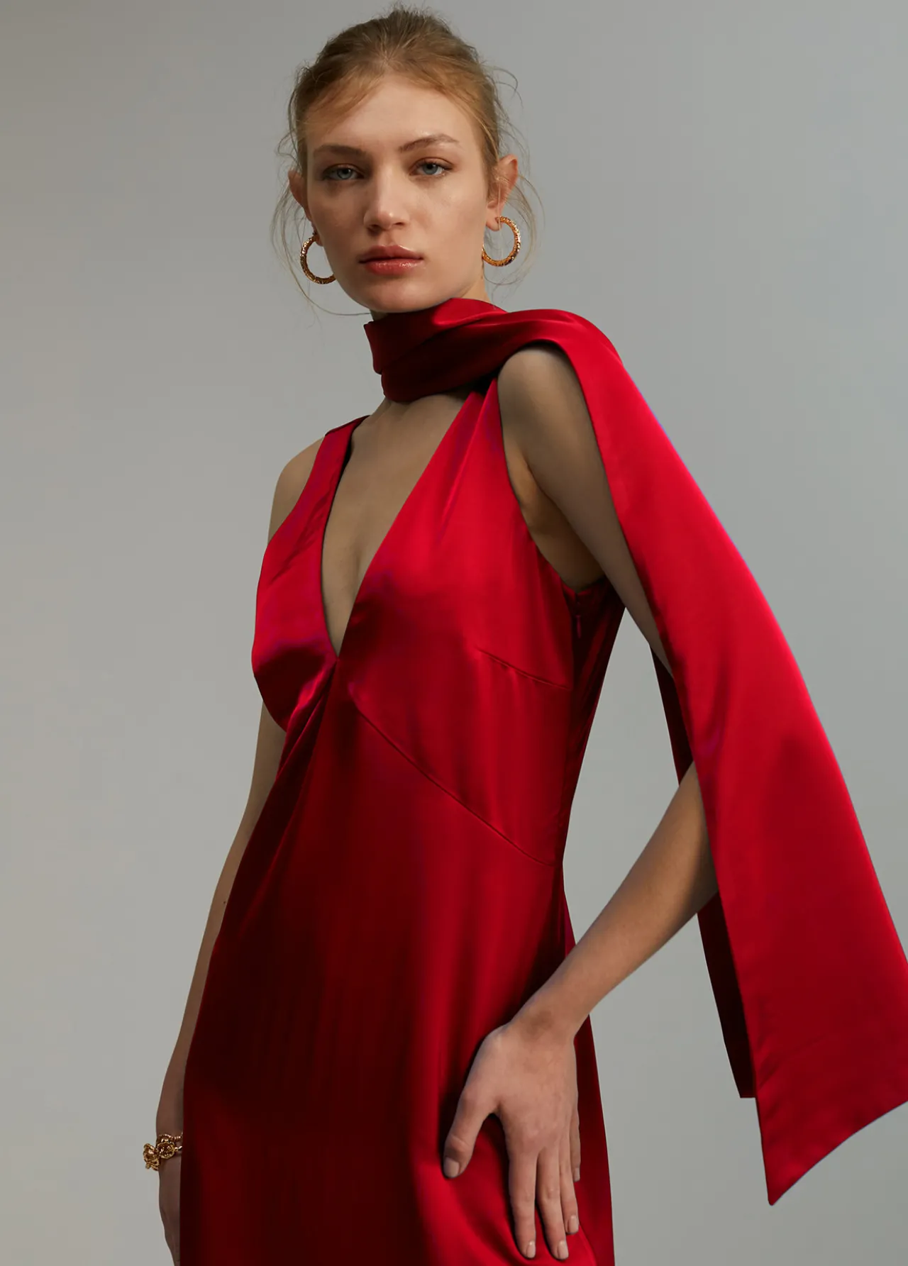 vestido_midi_satn_1.webp Lola Casademunt Vestidos Y Faldas<Vestido midi satén ROJO