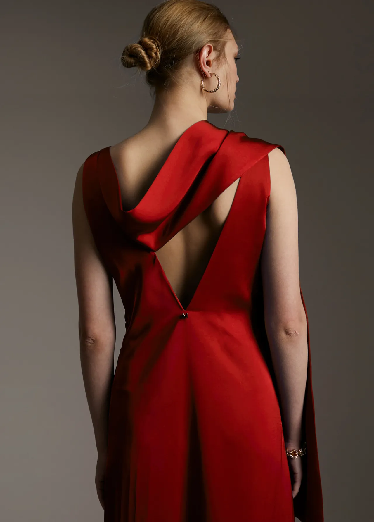 vestido_midi_satn_2.webp Lola Casademunt Vestidos Y Faldas<Vestido midi satén ROJO