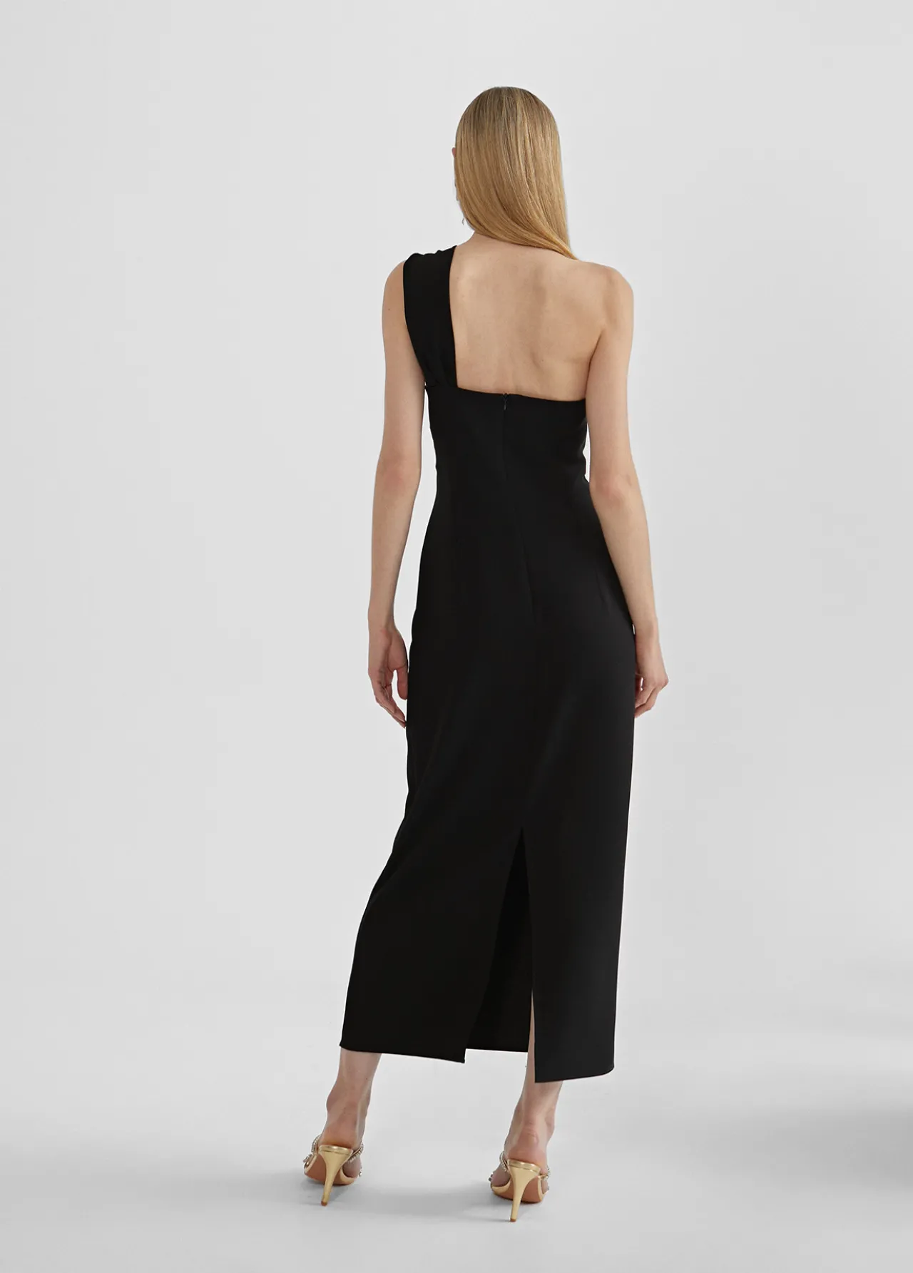 vestido_midi_tirante_asimtrico_2.webp Lola Casademunt Vestidos Y Faldas<Vestido midi tirante asimétrico NEGRO