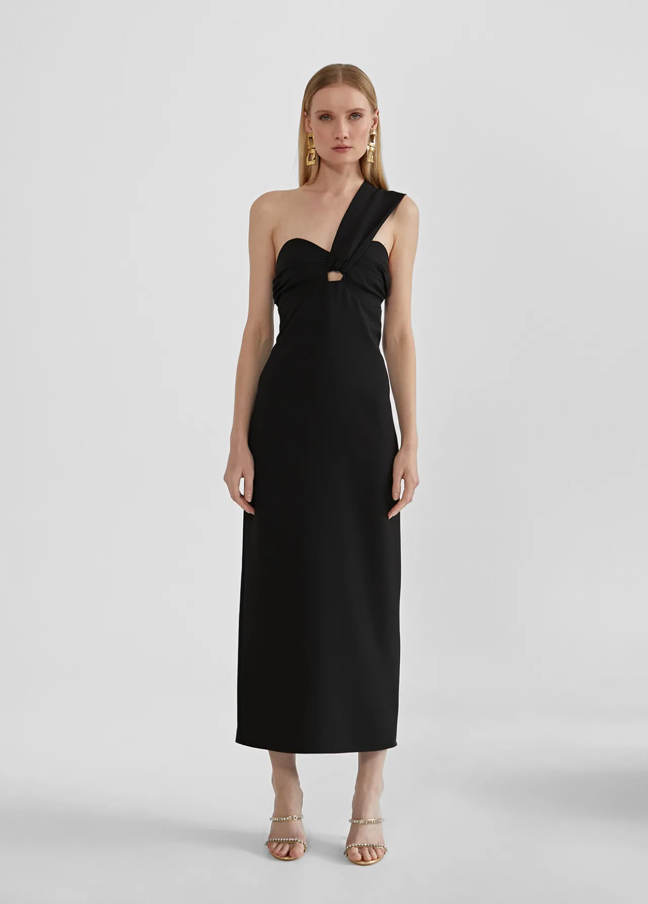 vestido_midi_tirante_asimtrico_4.webp Lola Casademunt Vestidos Y Faldas<Vestido midi tirante asimétrico NEGRO