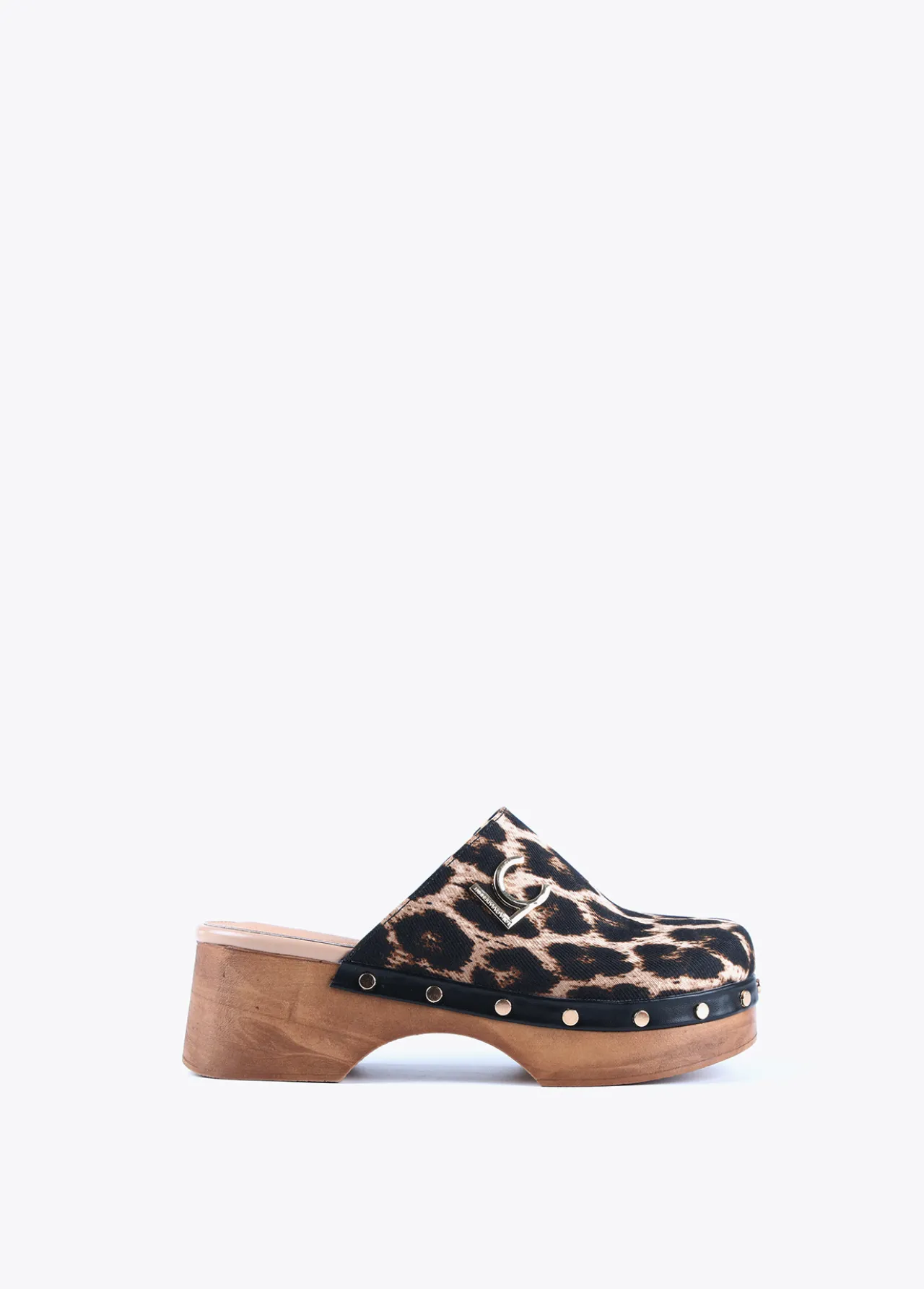 zueco_con_estampado_animal_0.webp Lola Casademunt Calzado<Zueco con estampado animal MARRON-NEGRO