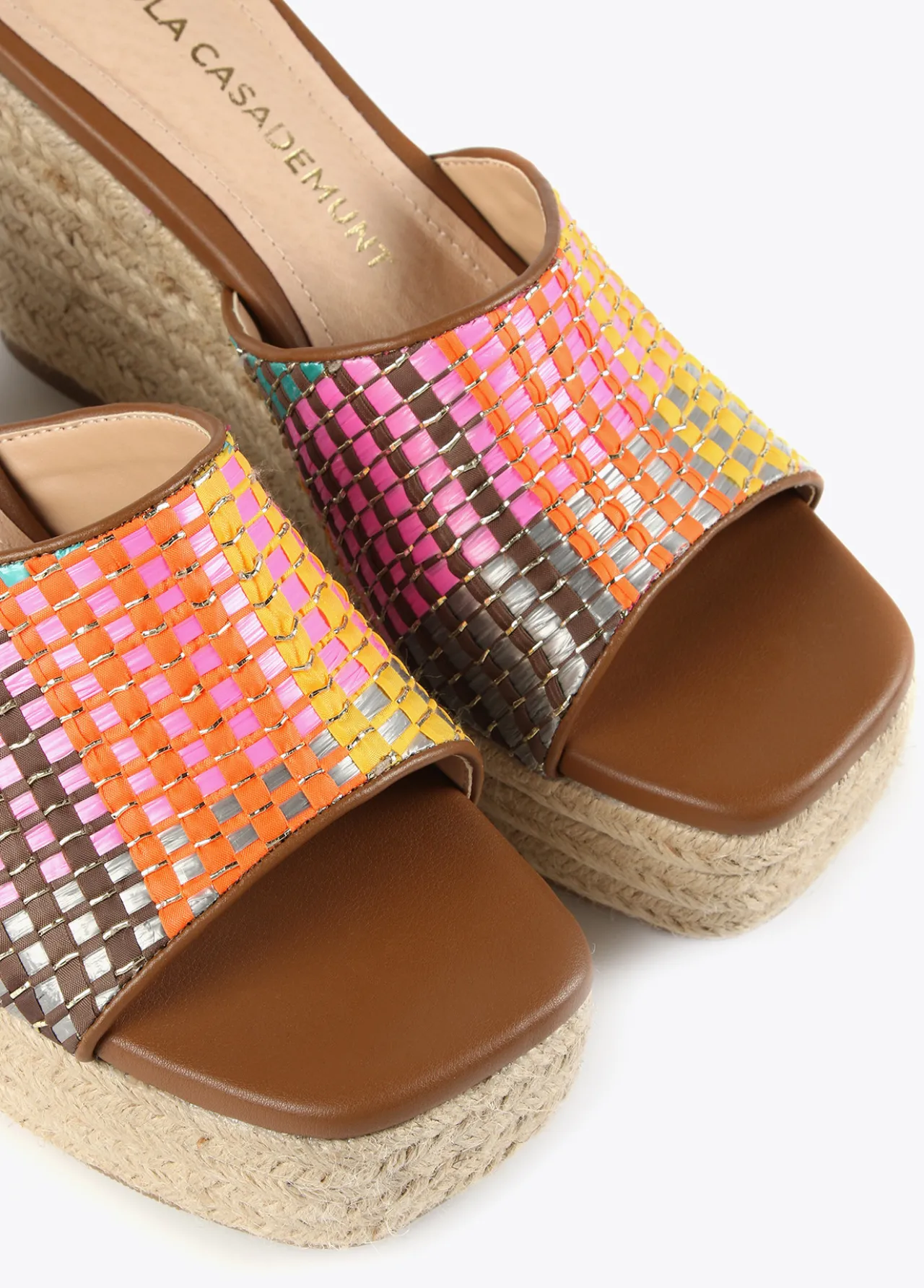 zueco_plataforma_multicolor_4.webp Lola Casademunt Calzado<Zueco plataforma multicolor MARRON-ROSA
